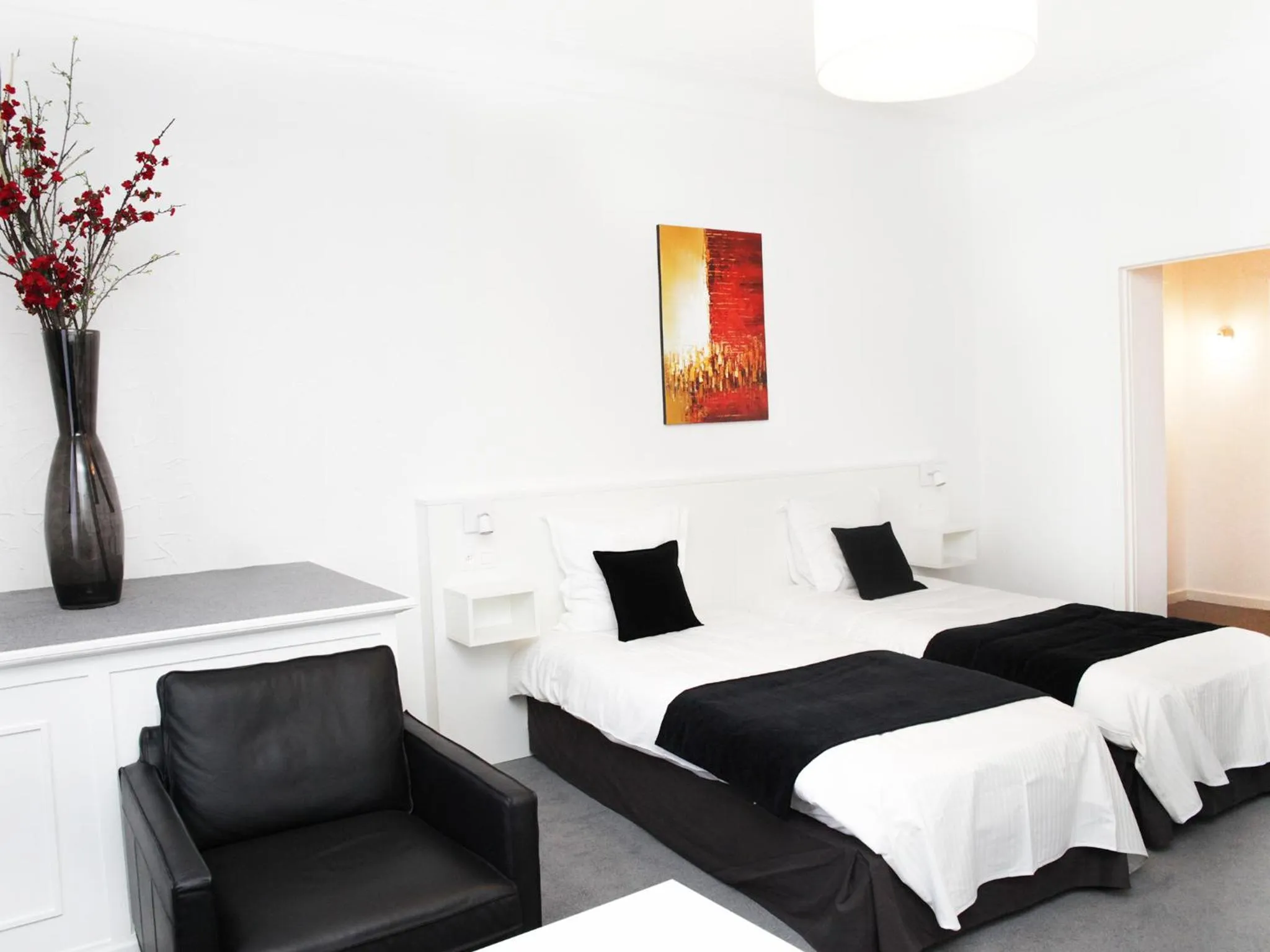 Photo of the whole room, Bed in Hotel Satellite