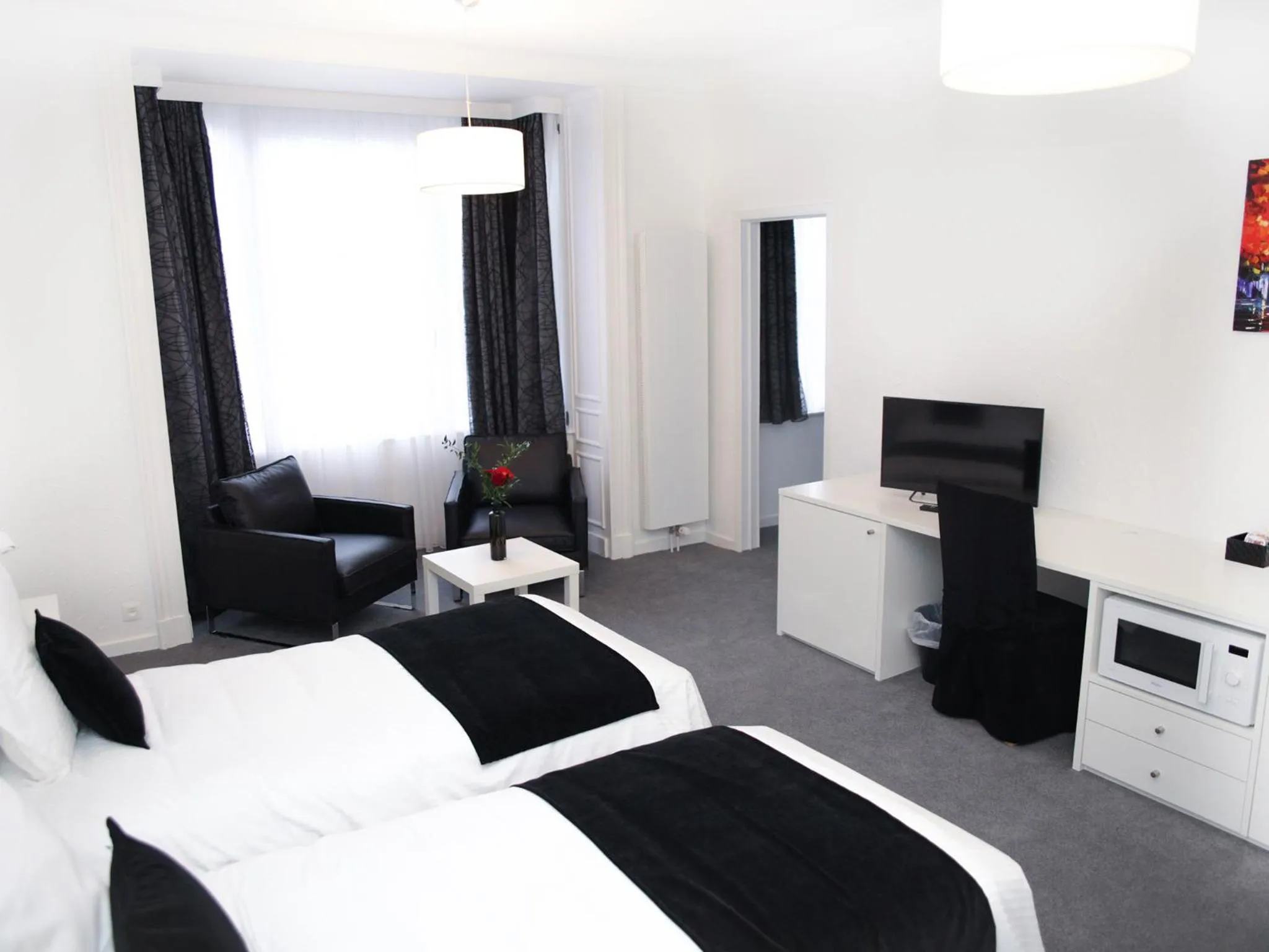 Day, Bed in Hotel Satellite