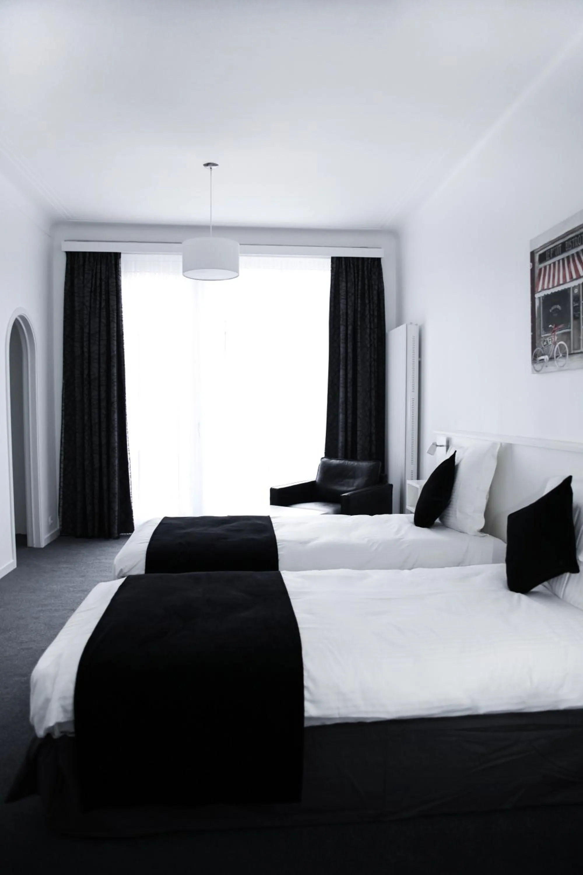 Bed in Hotel Satellite