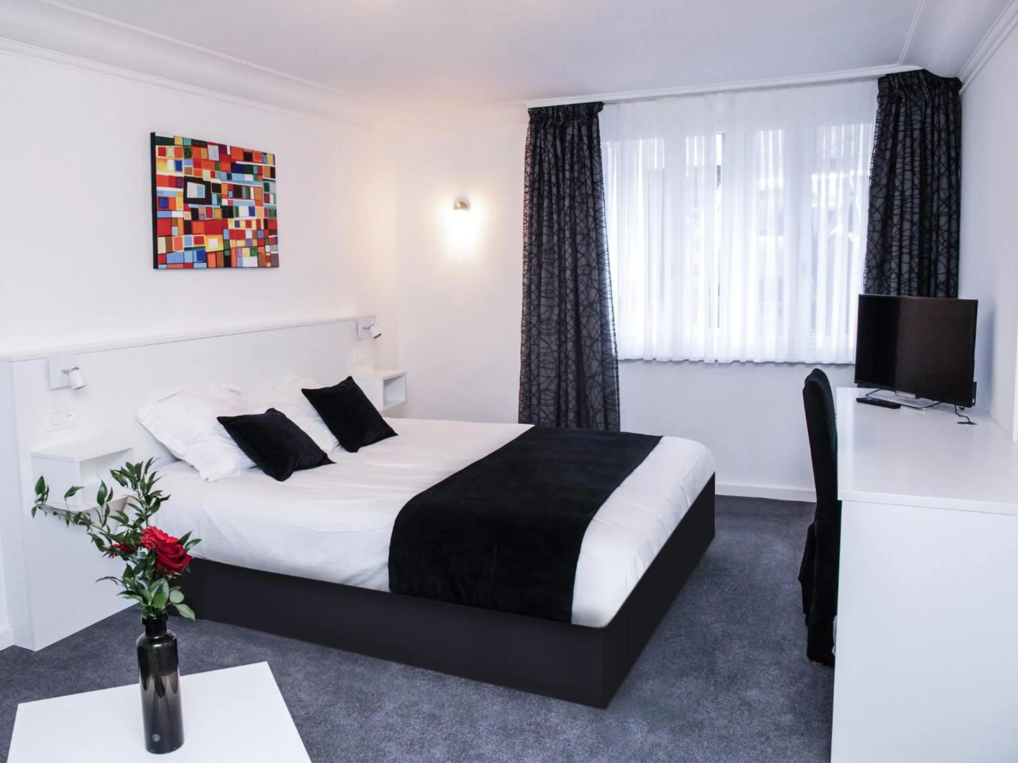 Day, Bed in Hotel Satellite