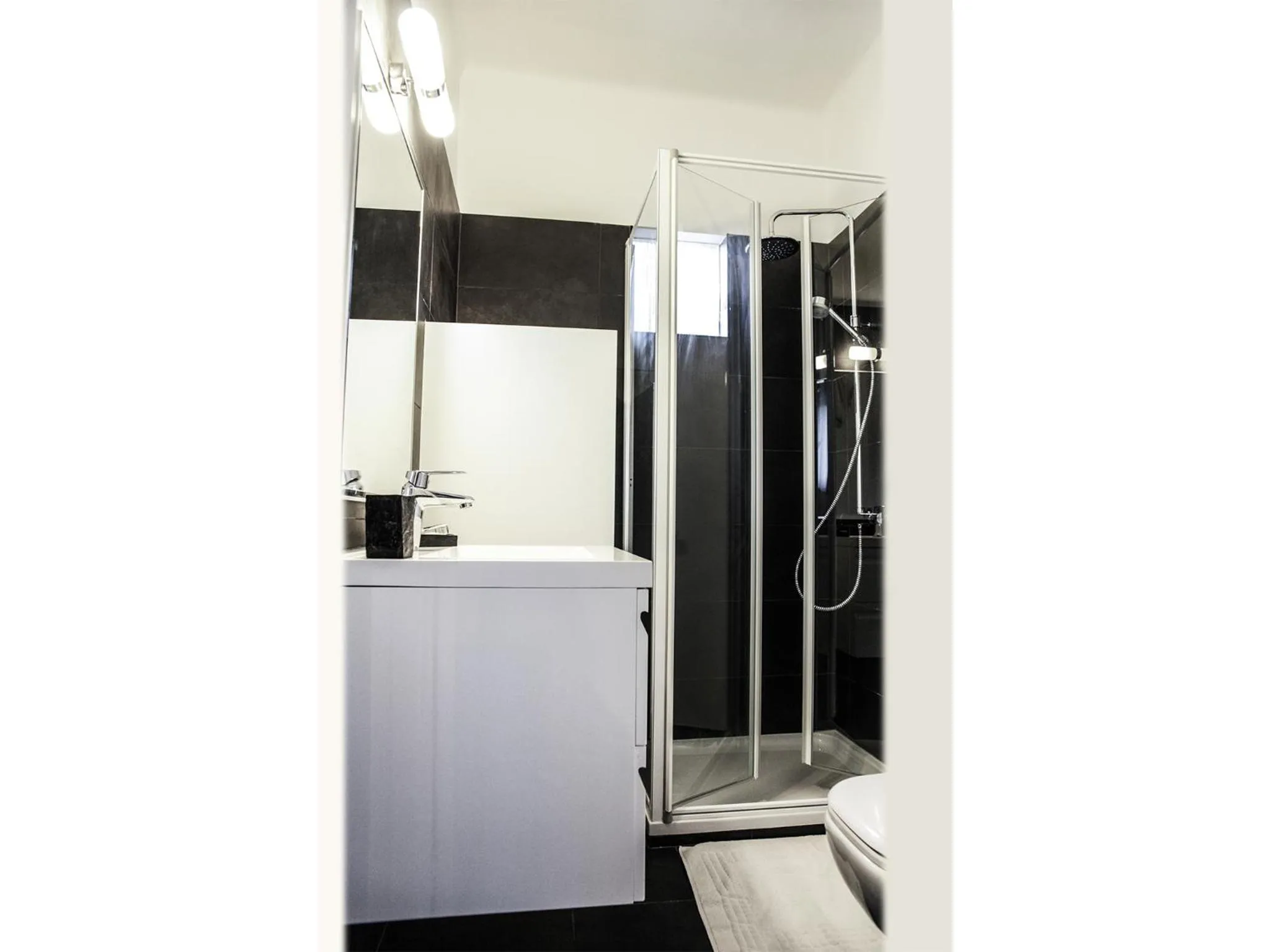 Bathroom in Hotel Satellite