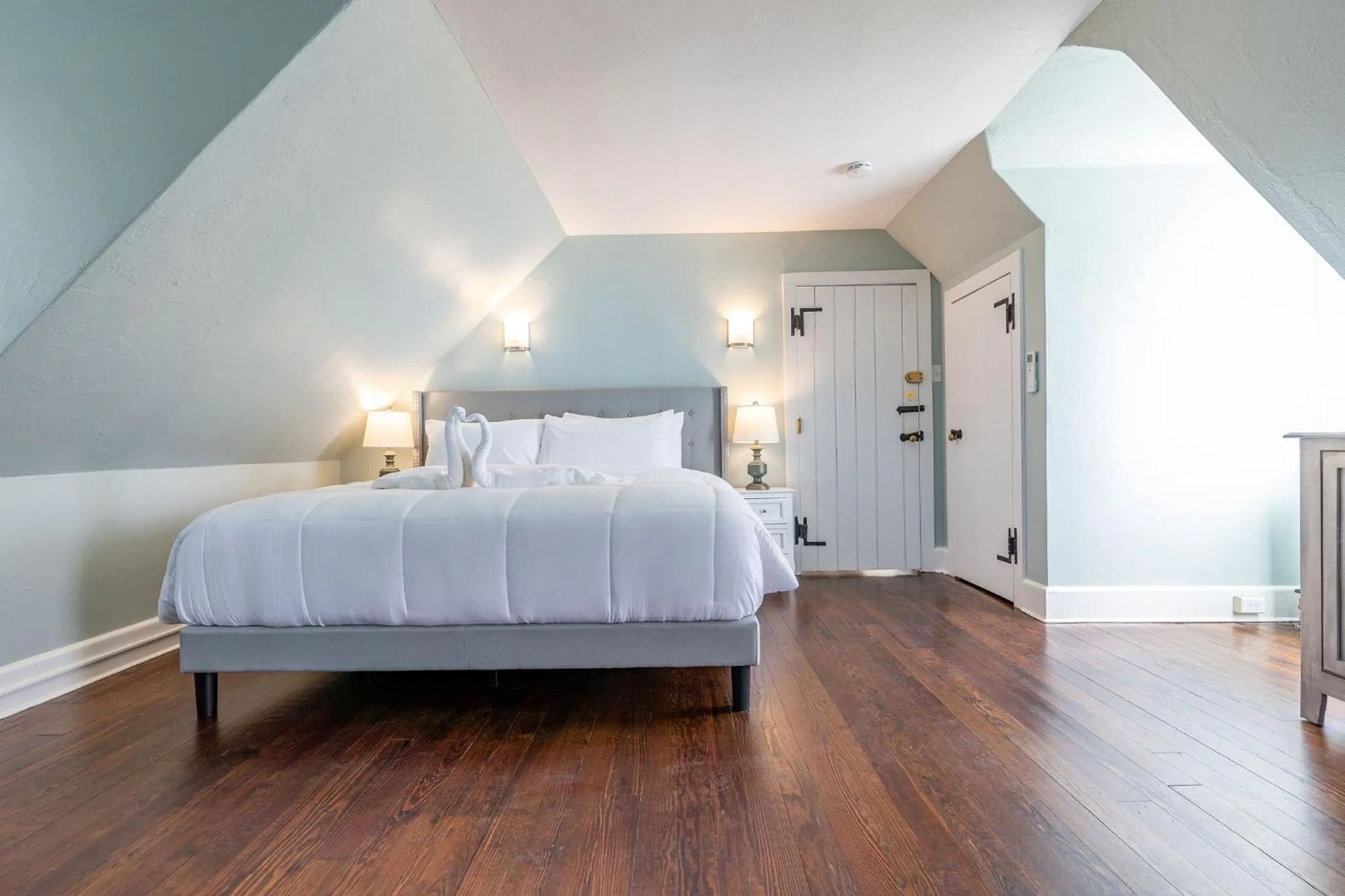 Bed in Chimney Hill Estate Inn