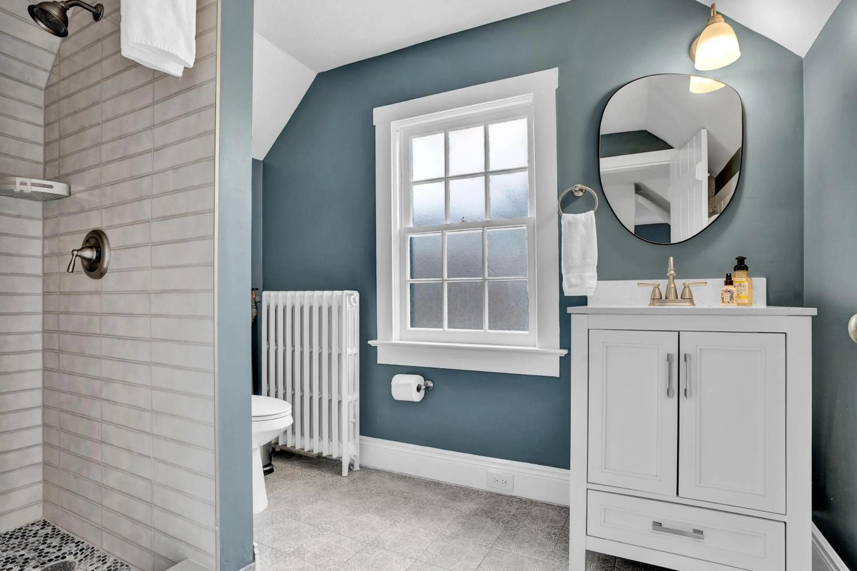 Shower in Chimney Hill Estate Inn