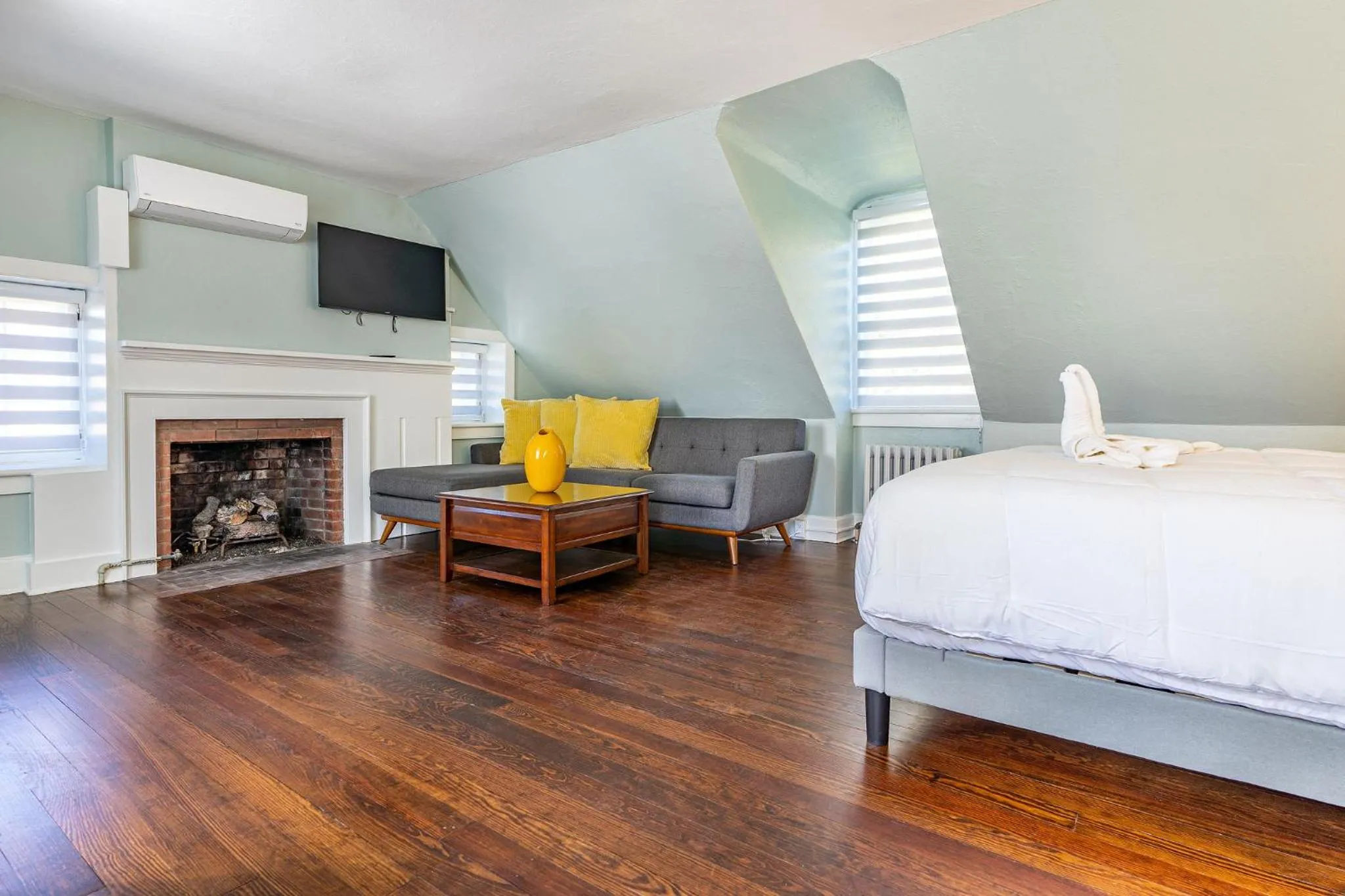 Bed in Chimney Hill Estate Inn