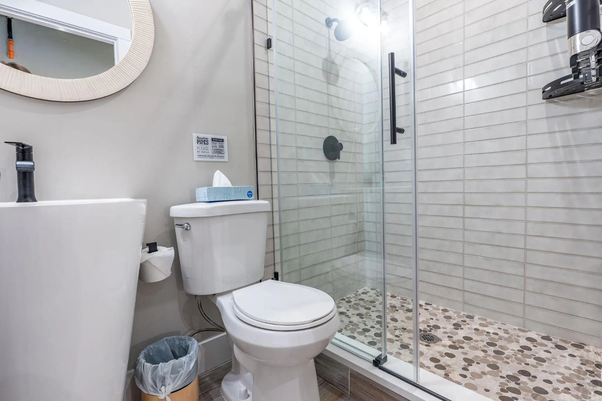 Shower in Chimney Hill Estate Inn