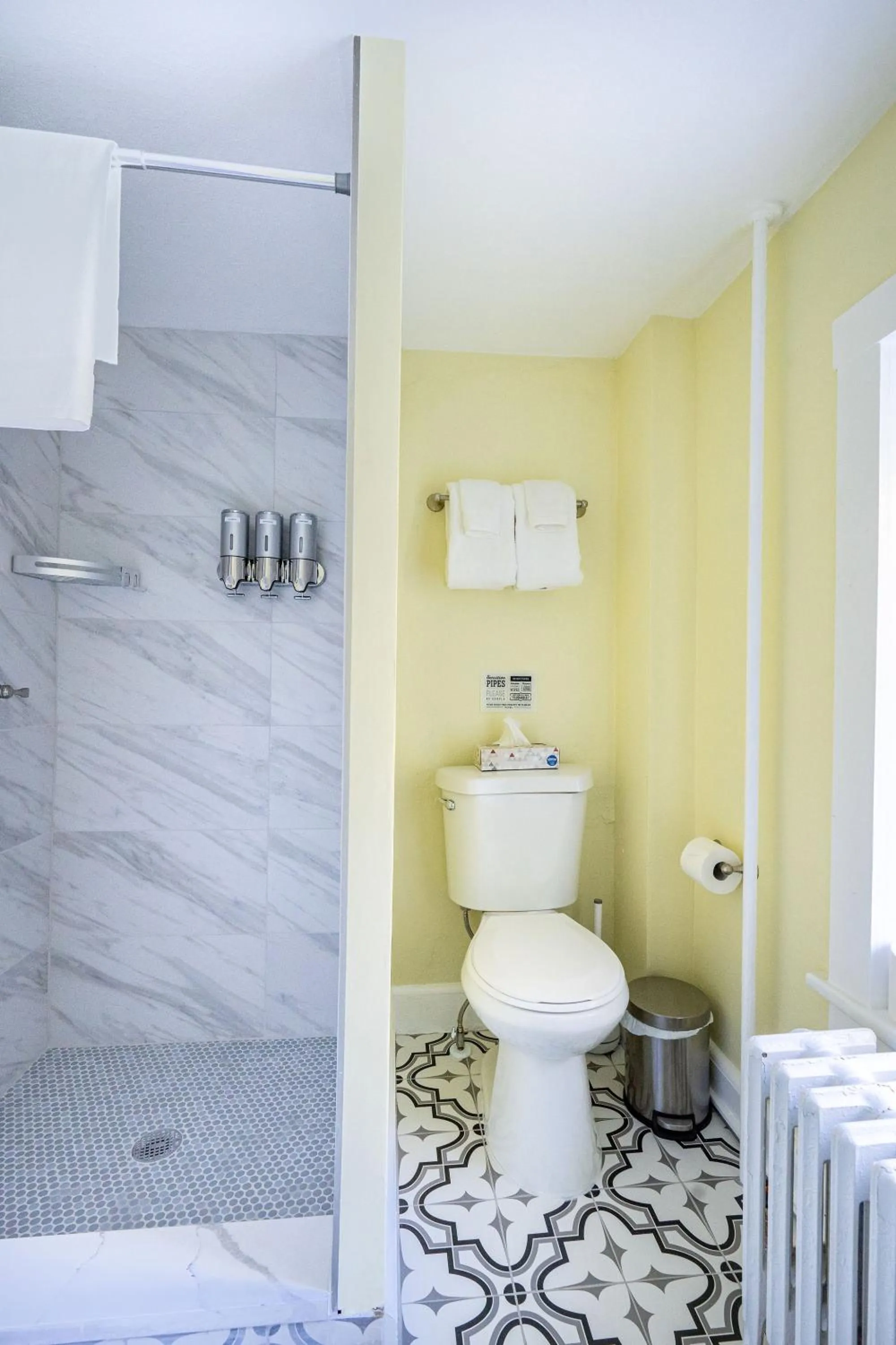 Shower in Chimney Hill Estate Inn