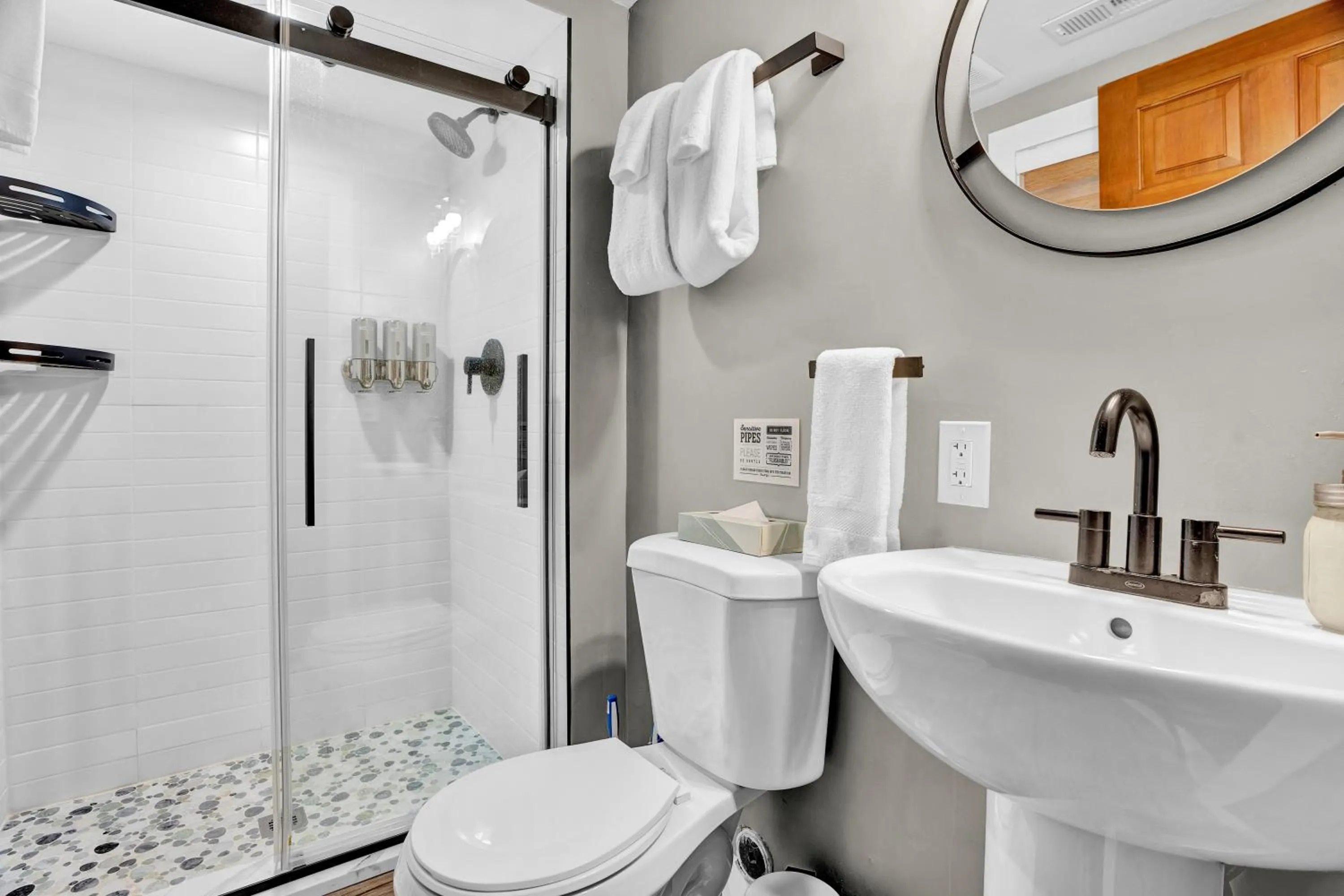 Shower in Chimney Hill Estate Inn