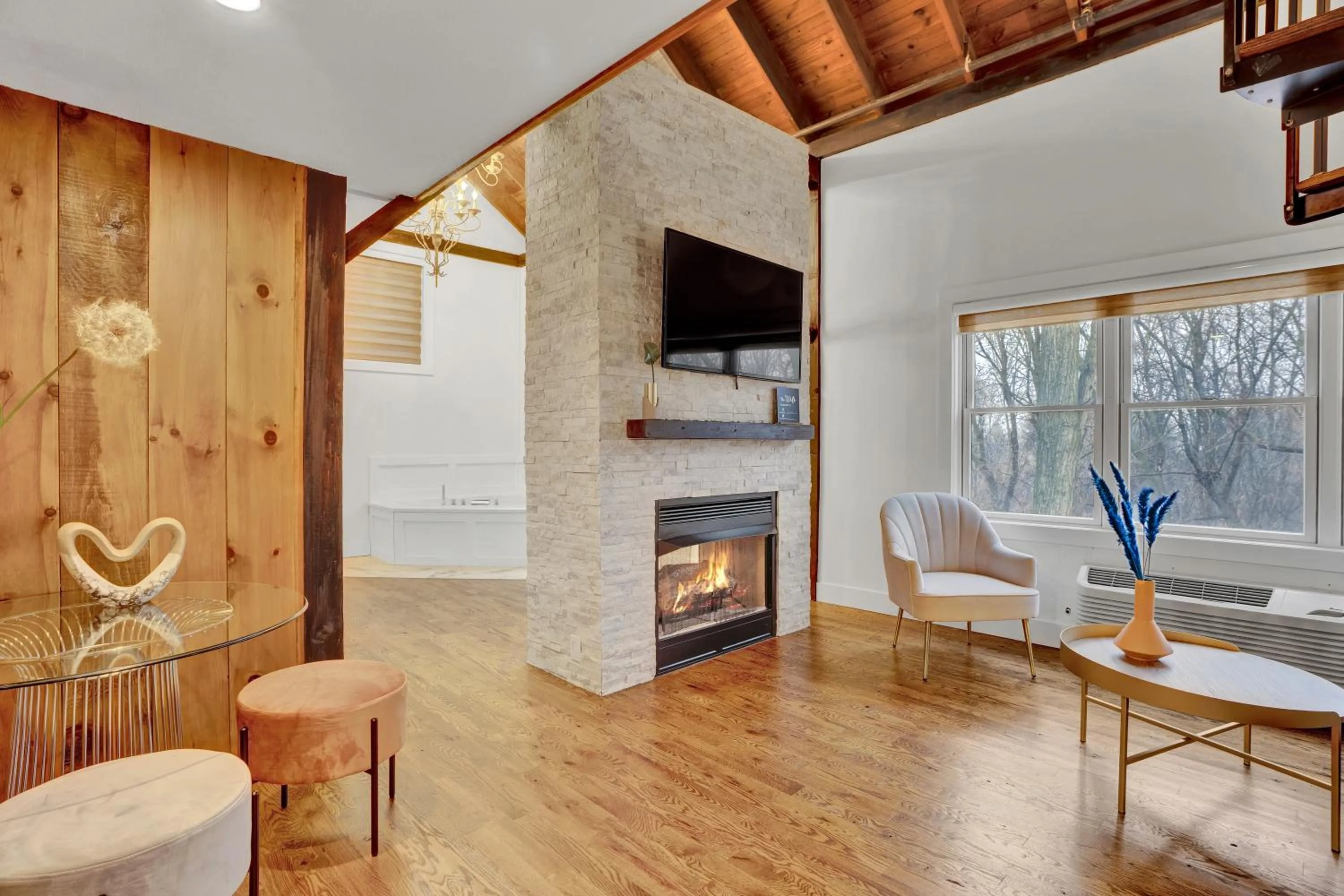 TV and multimedia in Chimney Hill Estate Inn