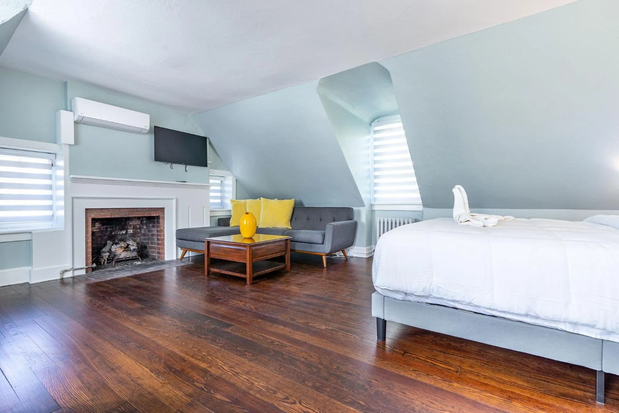 Bed in Chimney Hill Estate Inn