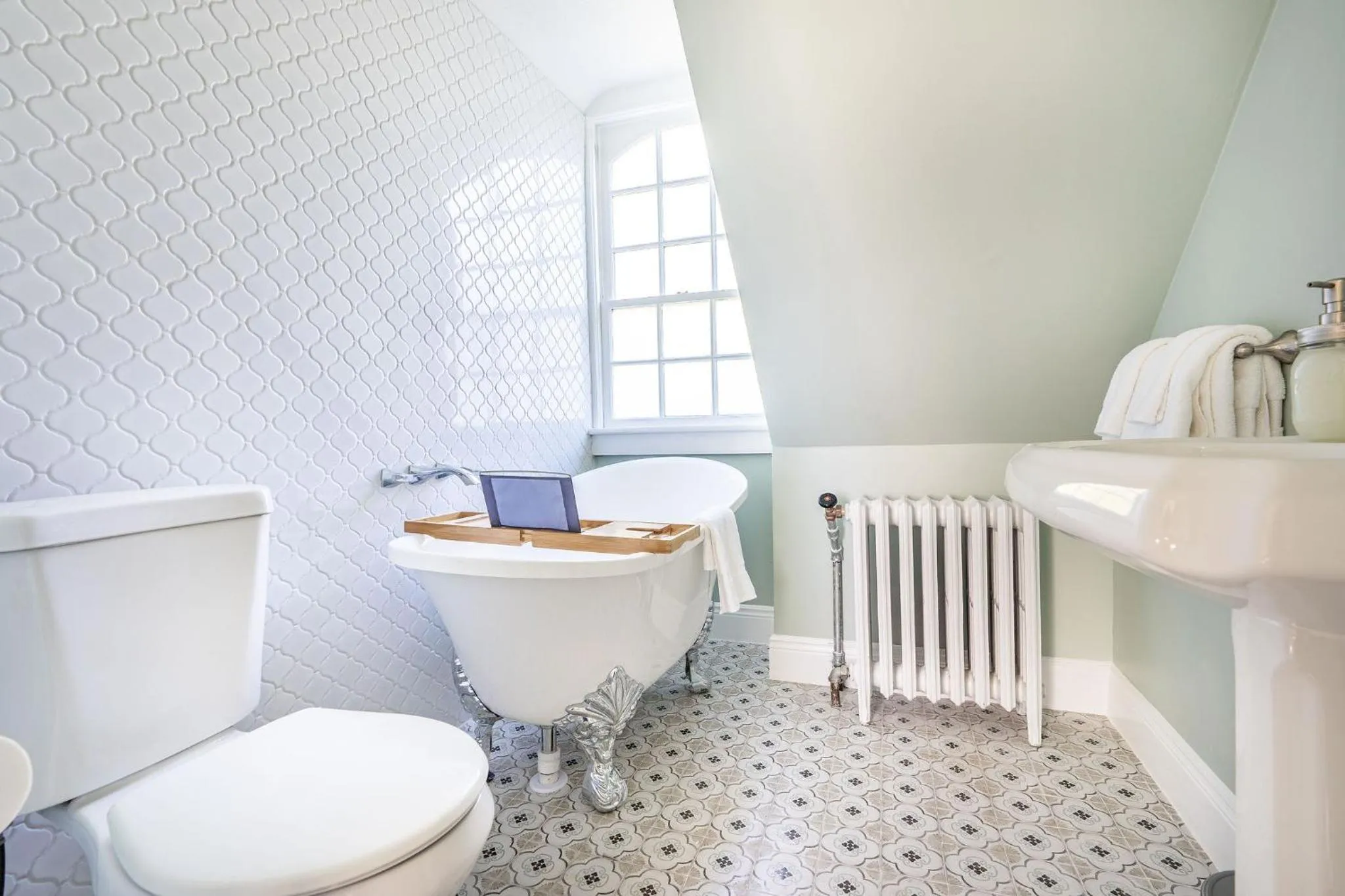 Toilet in Chimney Hill Estate Inn