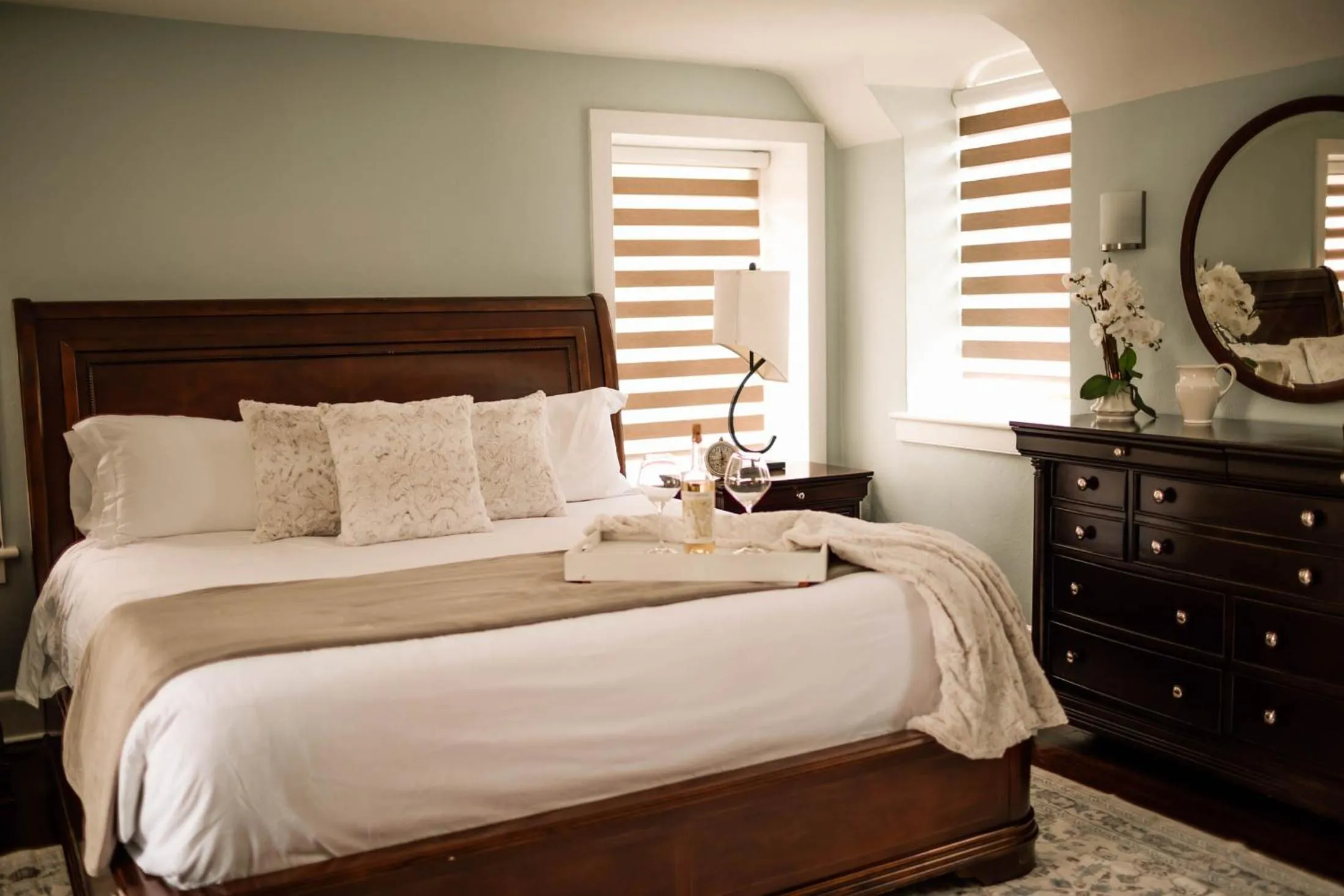 Bed in Chimney Hill Estate Inn