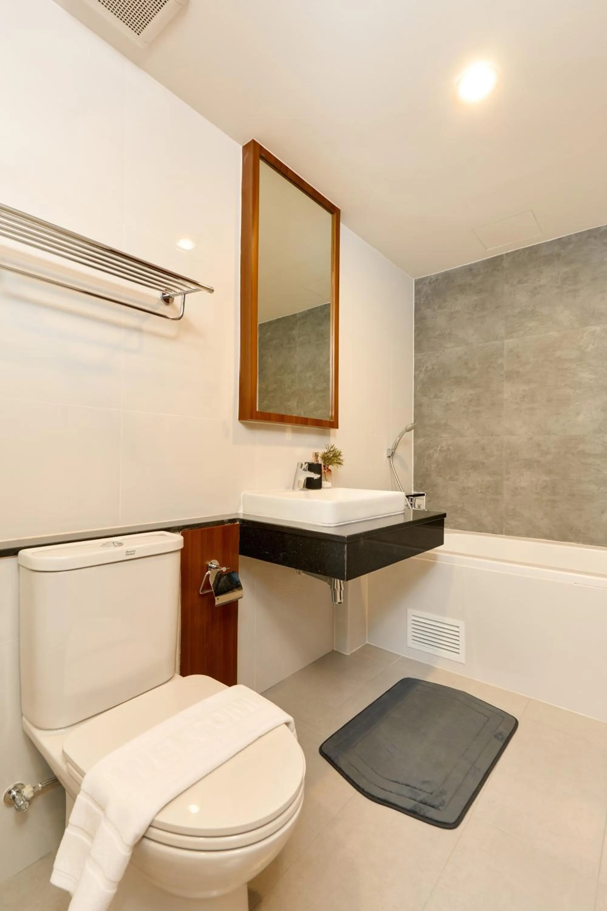 Toilet in Be Phrasingh Hotel Chiang Mai