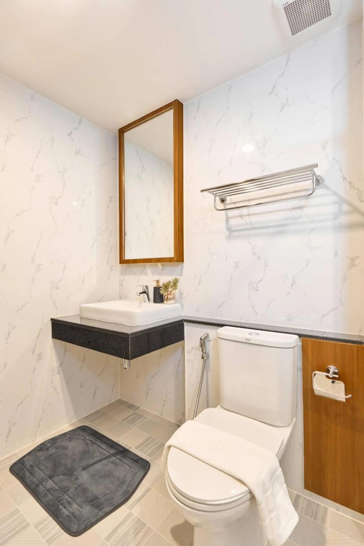 Toilet in Be Phrasingh Hotel Chiang Mai