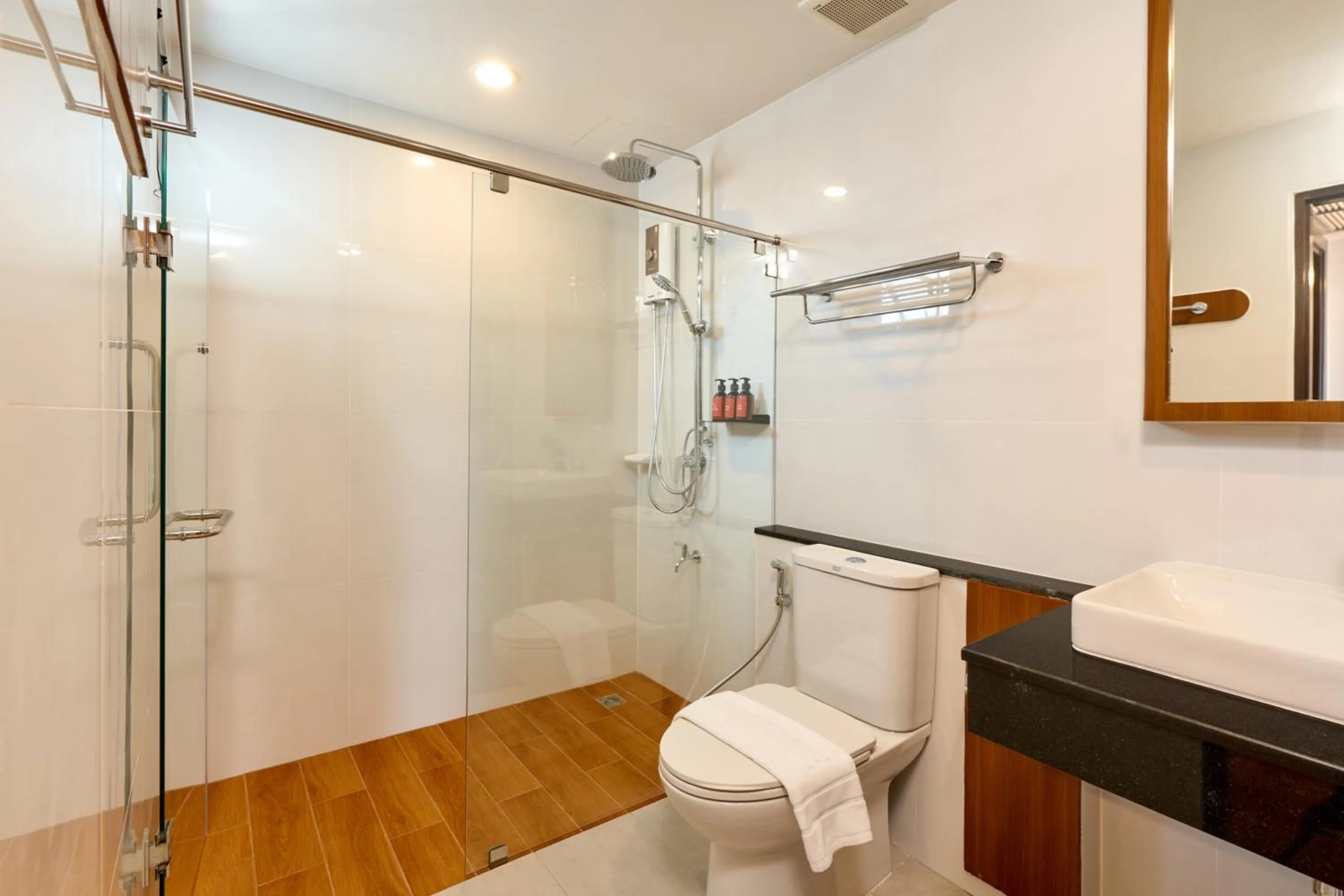 Shower in Be Phrasingh Hotel Chiang Mai