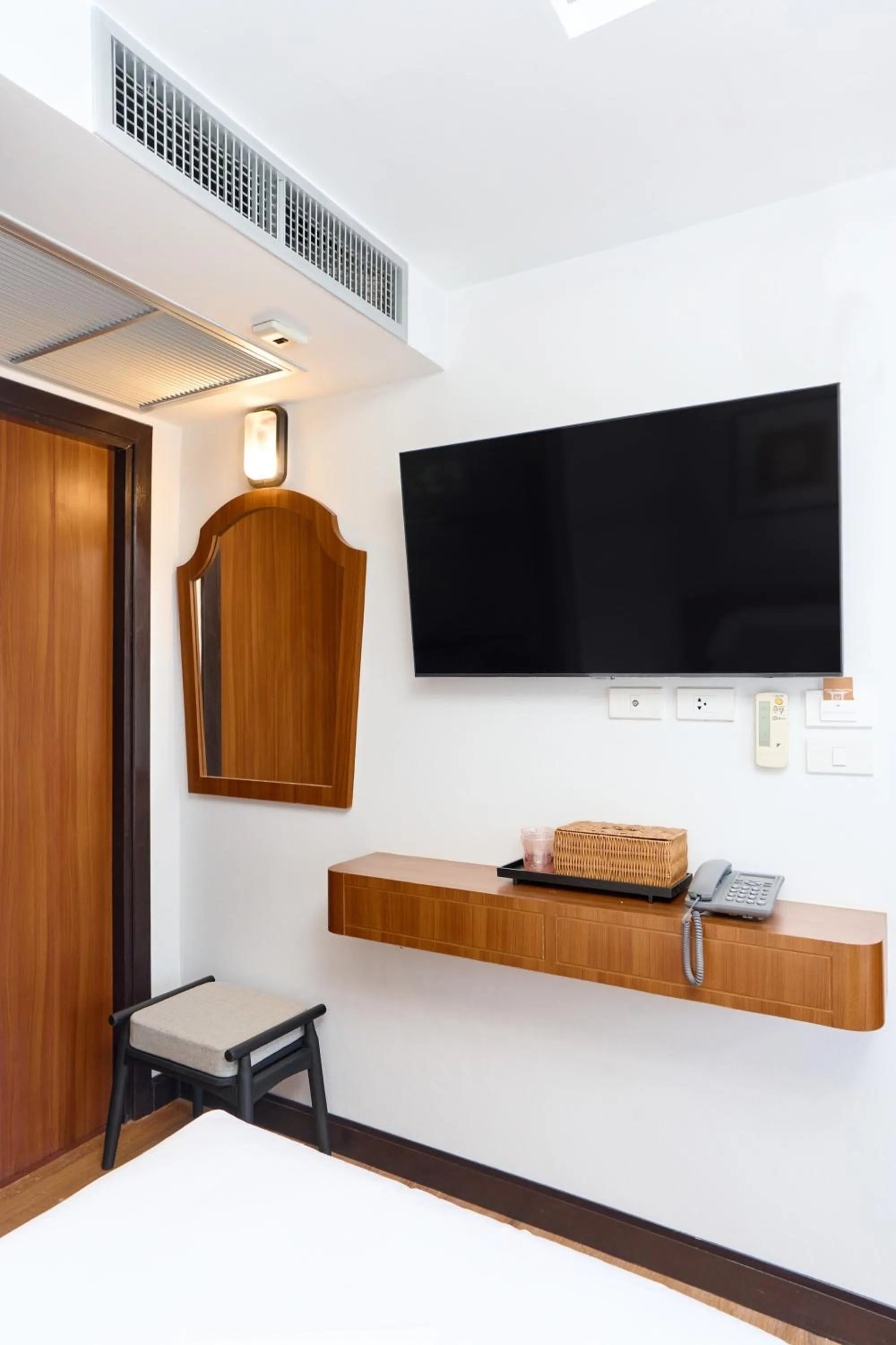 TV and multimedia, Bed in Be Phrasingh Hotel Chiang Mai