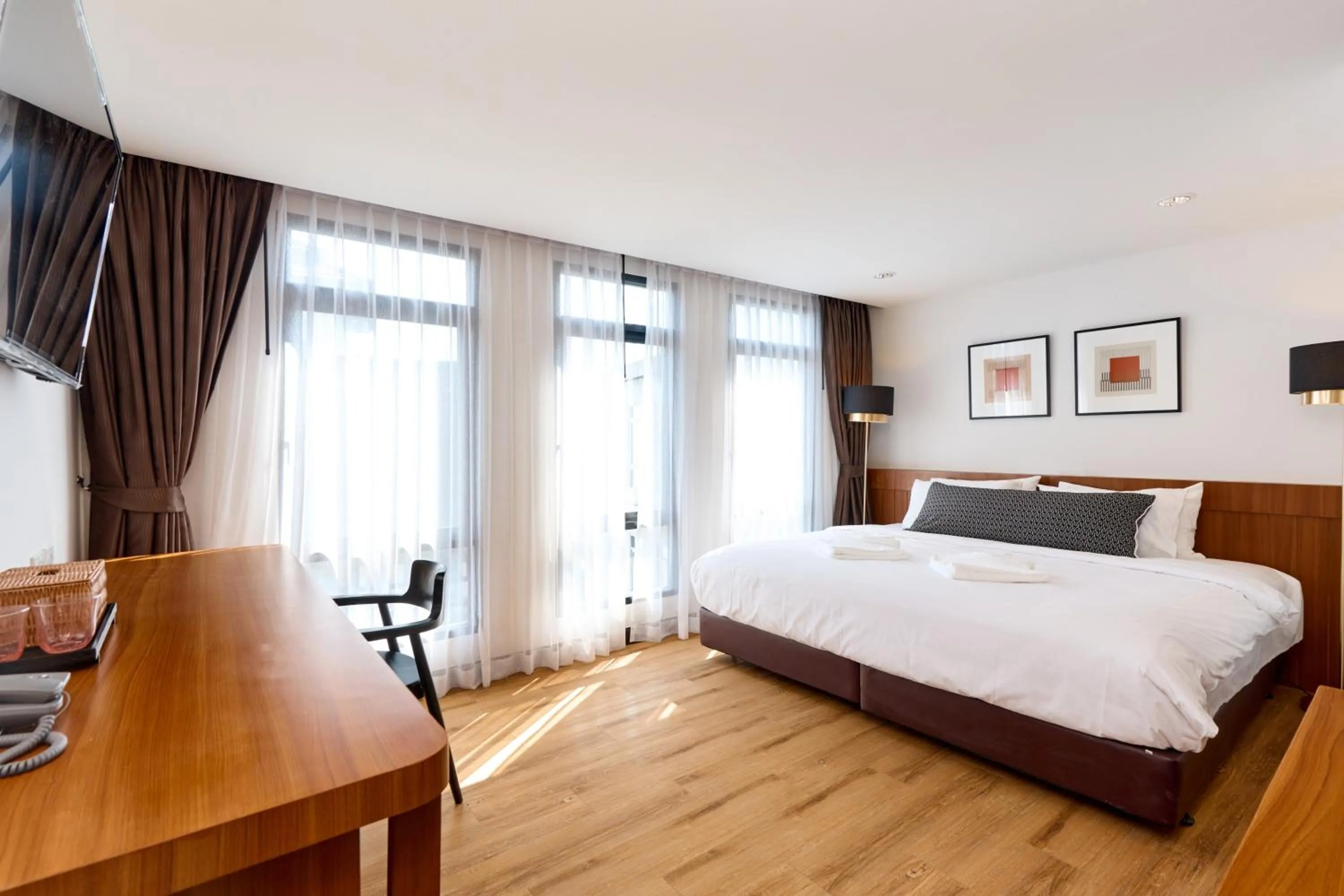 Photo of the whole room, Bed in Be Phrasingh Hotel Chiang Mai