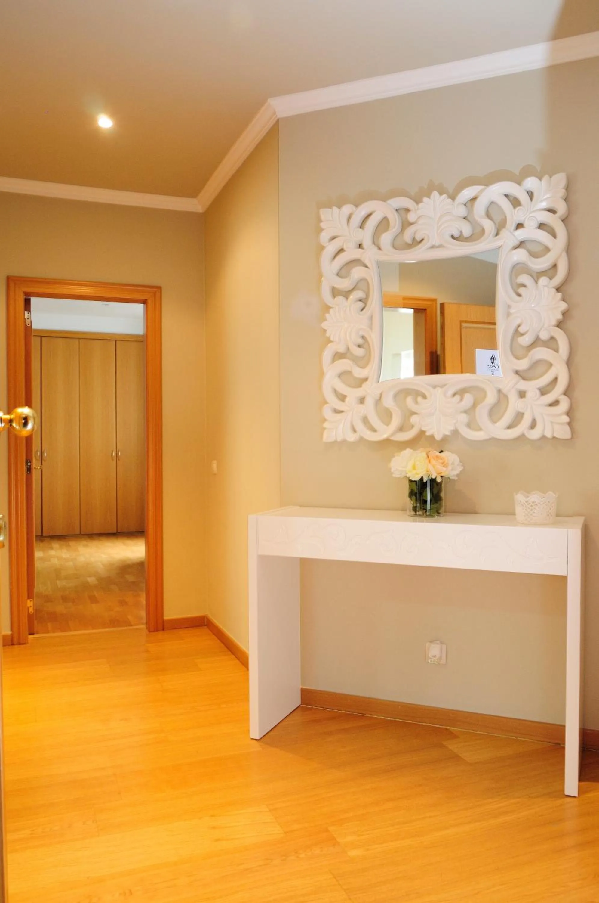 Decorative detail in Cruz Apartments