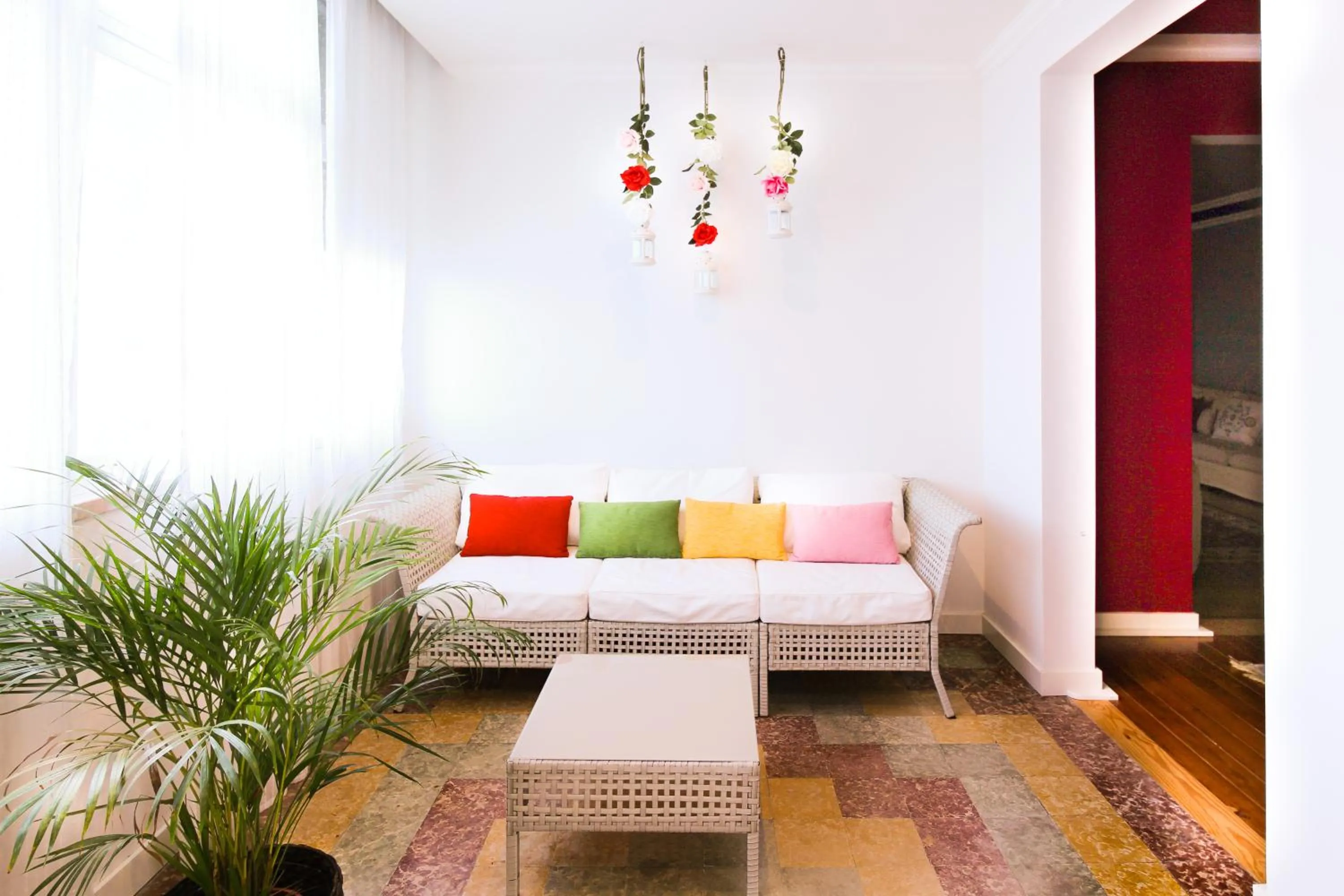 Seating area in Cruz Apartments