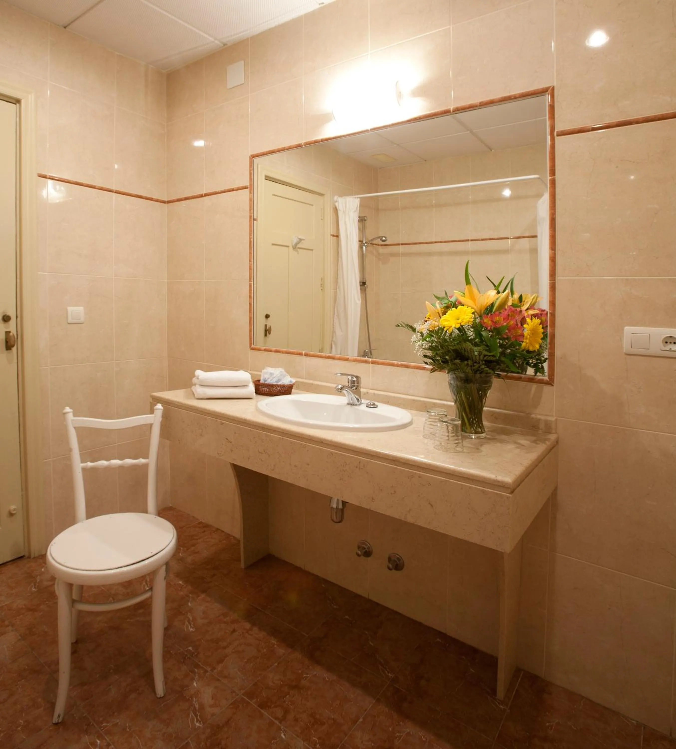 Bathroom in Hotel Norte y Londres