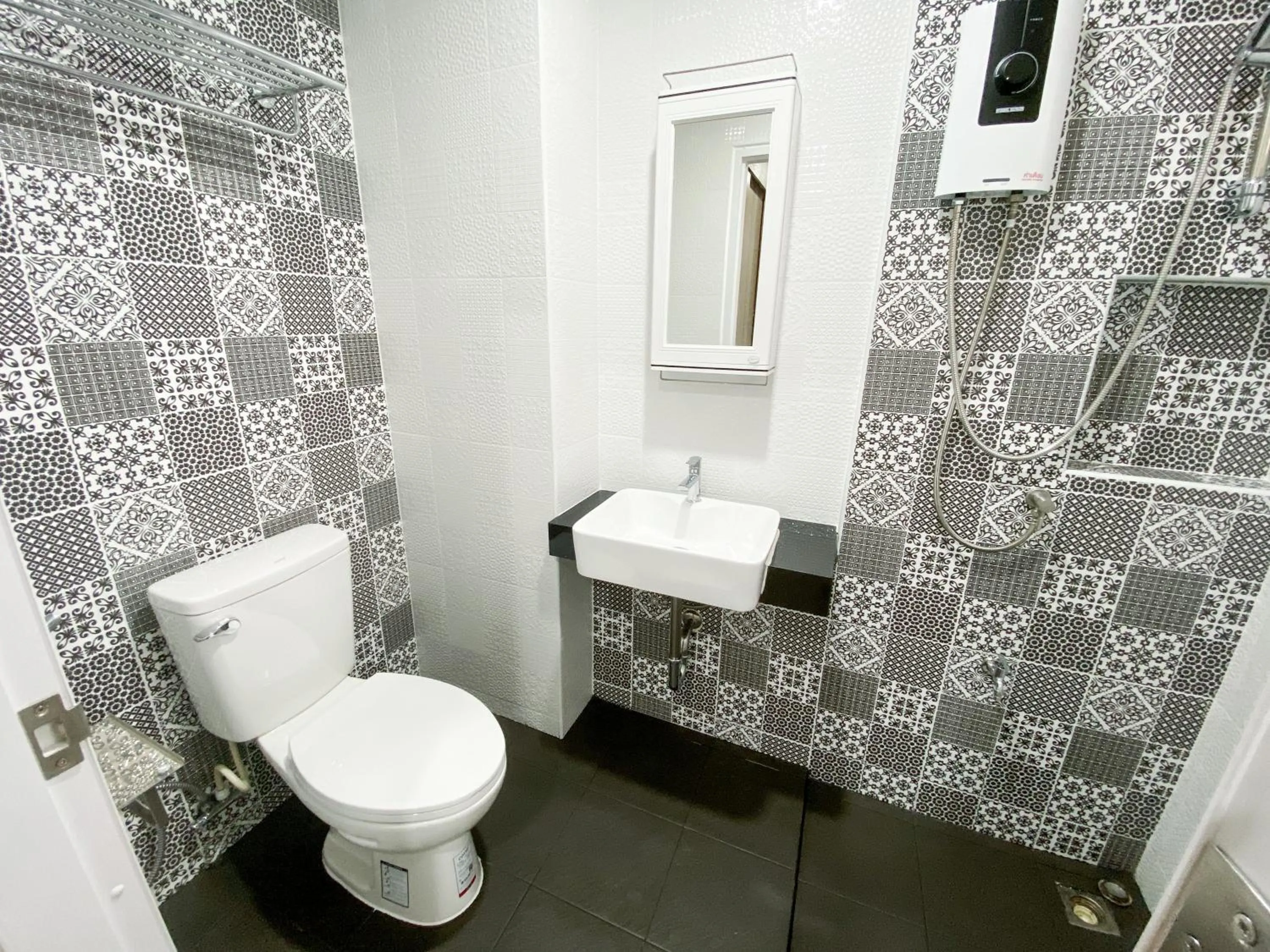 Shower in GP House Bangkok - Sukhumvit Onnut BTS Skytrain