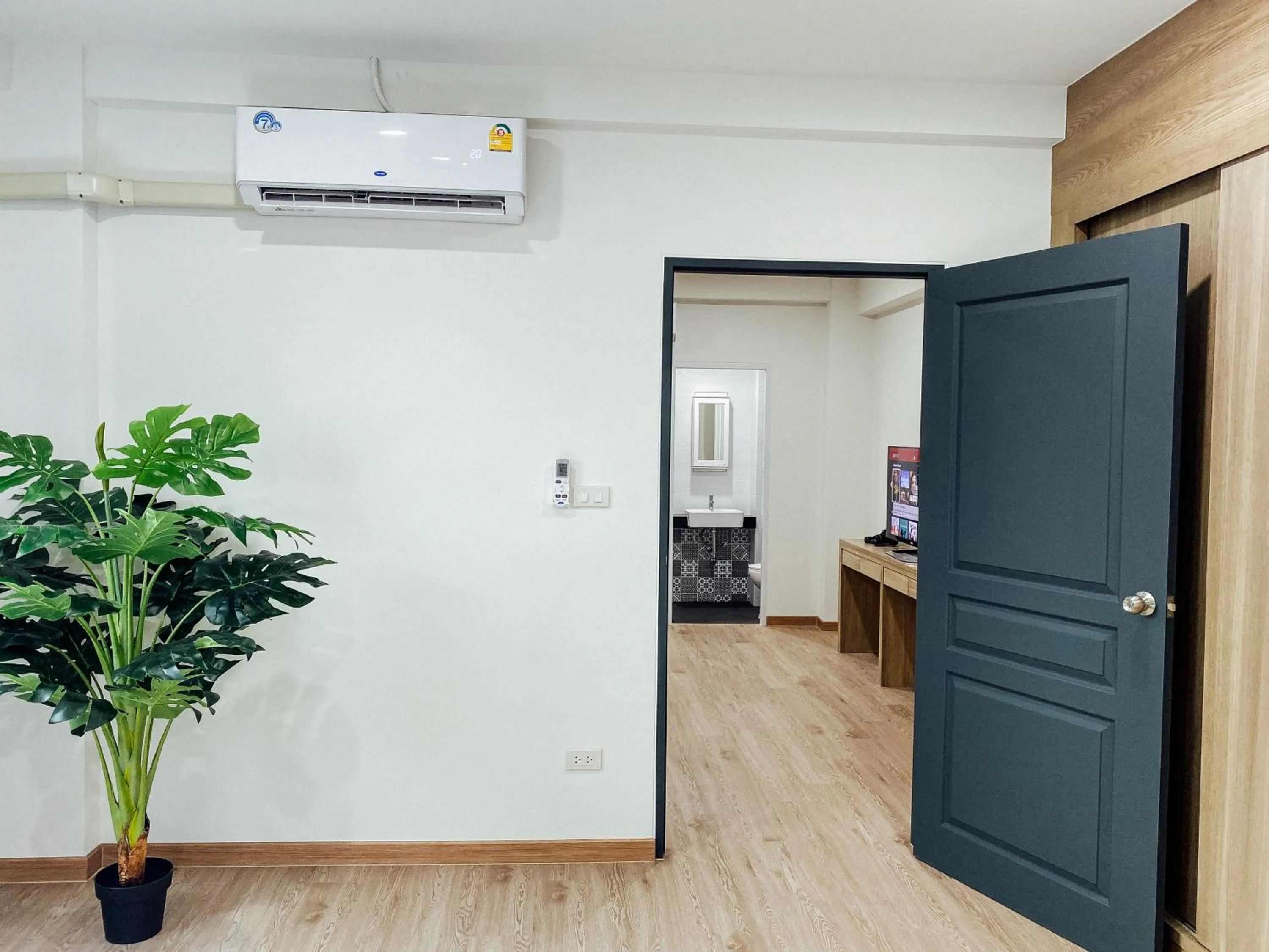 Photo of the whole room in GP House Bangkok - Sukhumvit Onnut BTS Skytrain