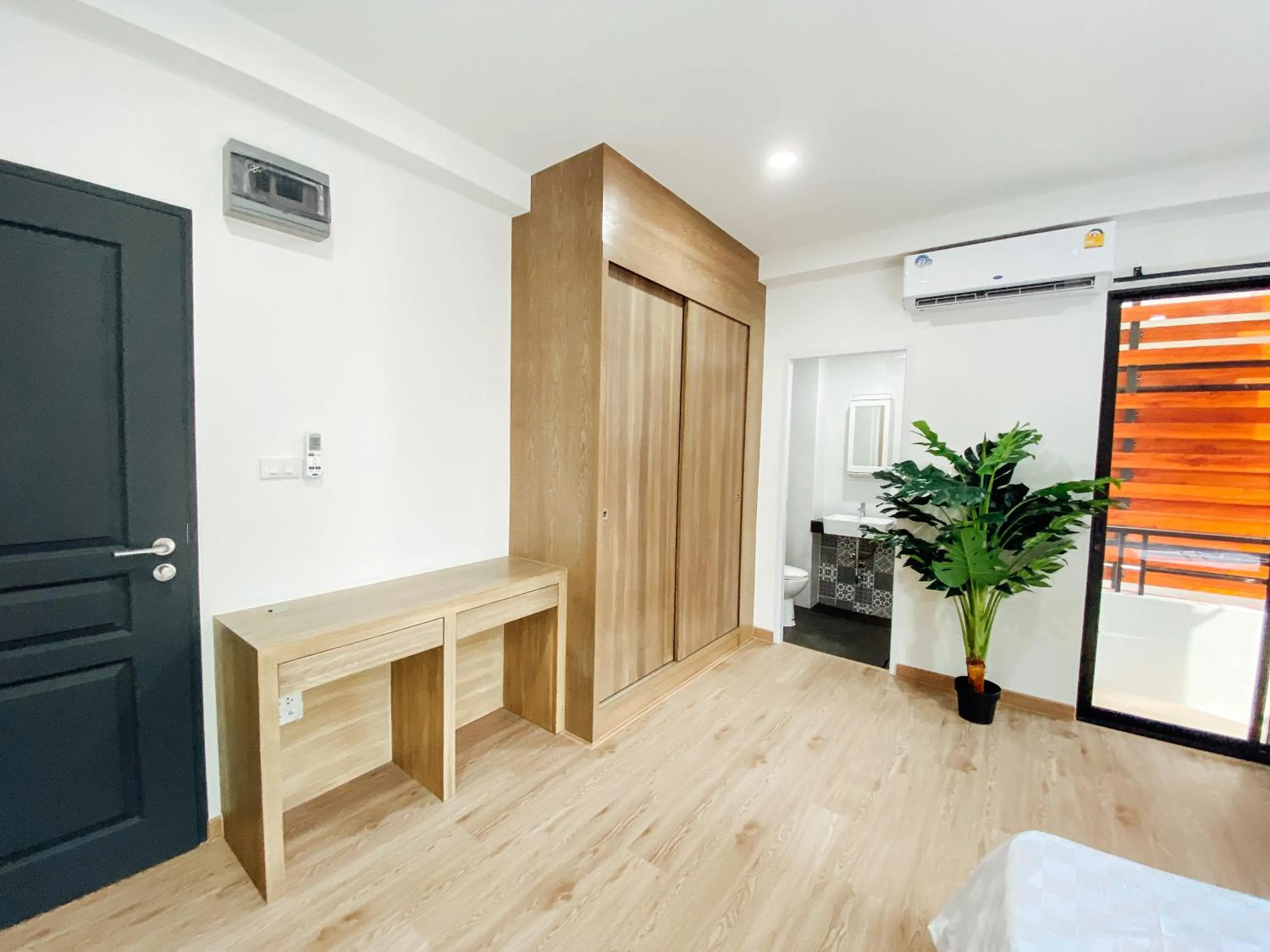 wardrobe, Bed in GP House Bangkok - Sukhumvit Onnut BTS Skytrain