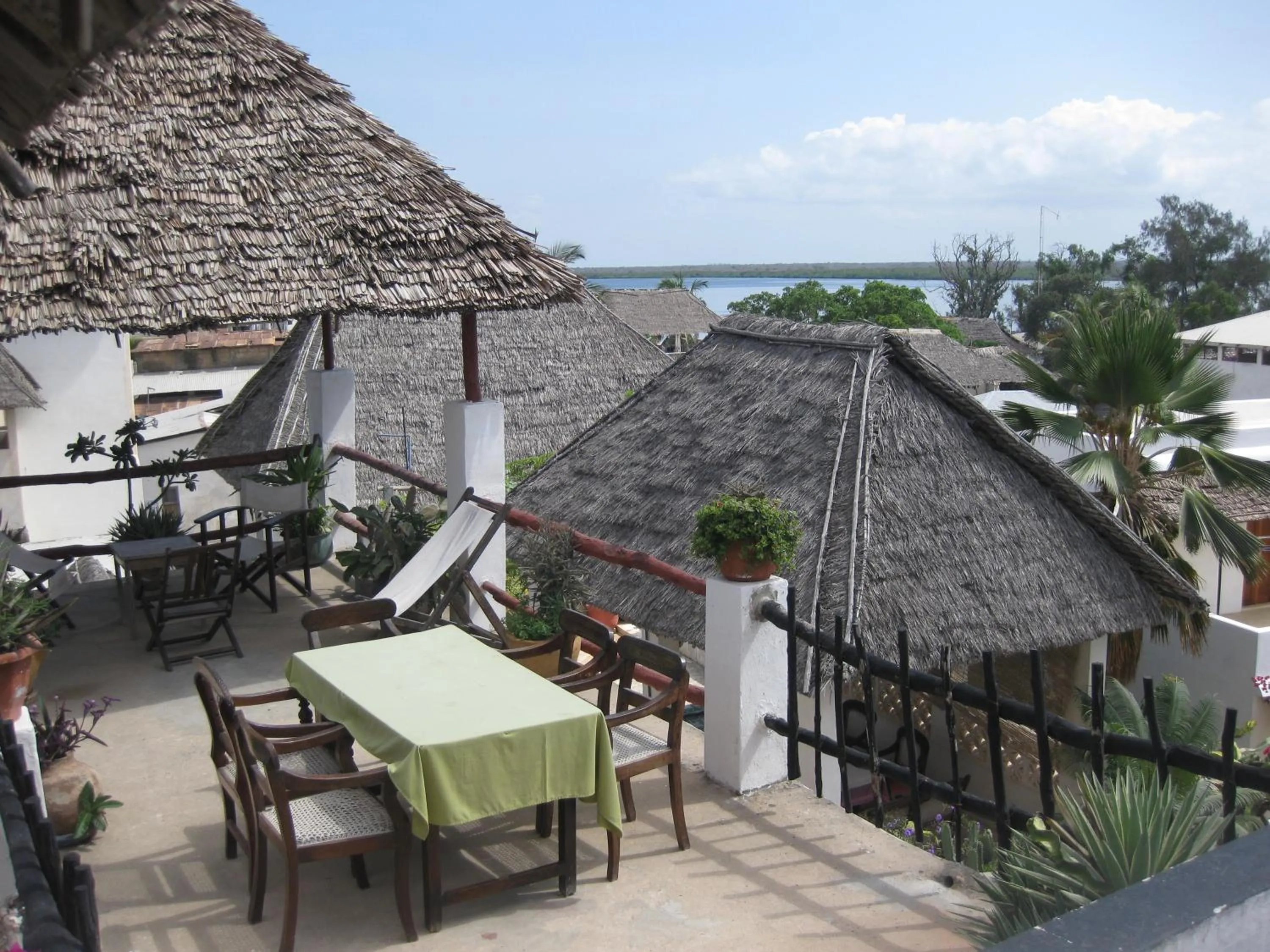 Restaurant/places to eat in Jannat House