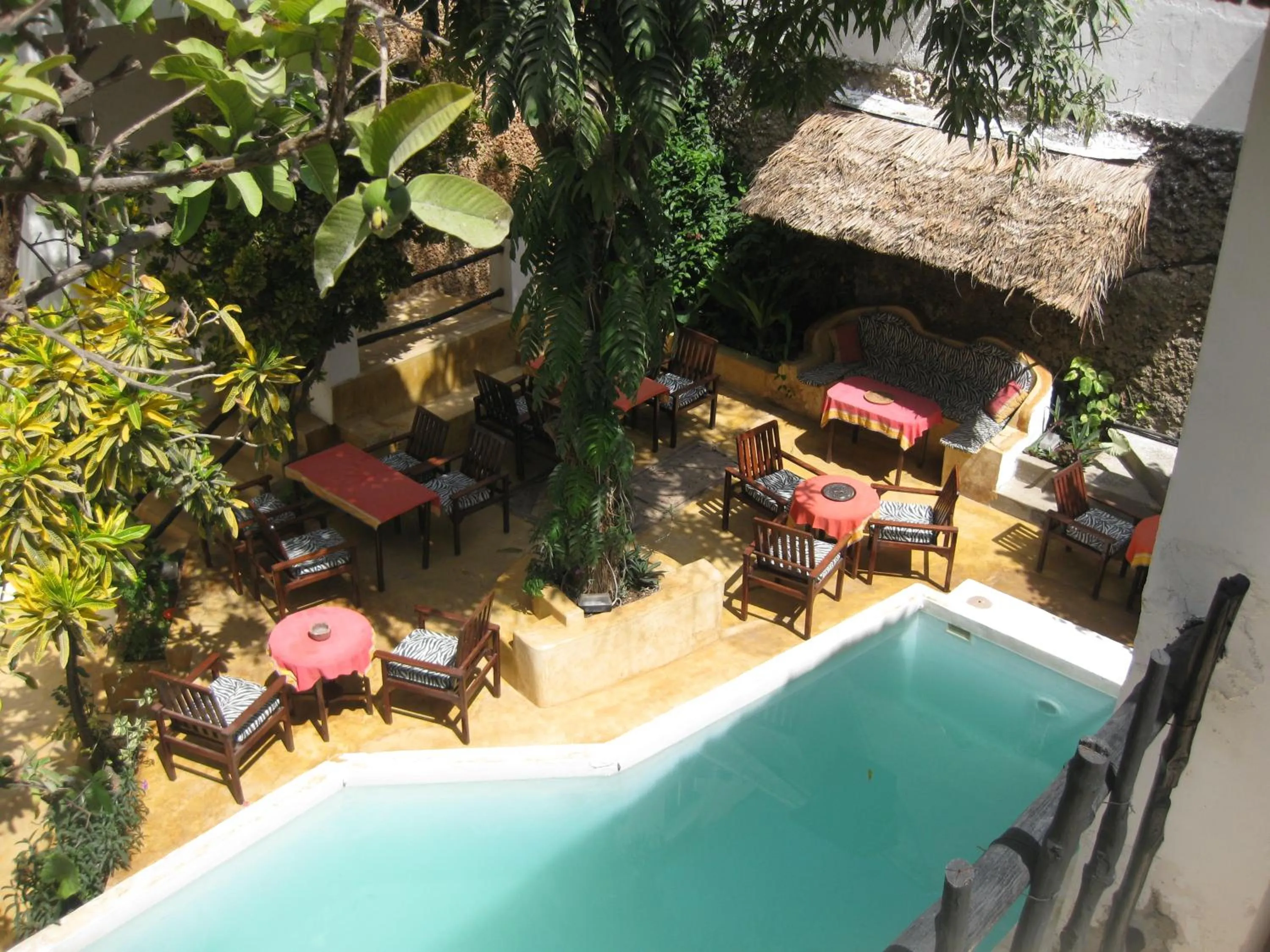 Restaurant/places to eat in Jannat House