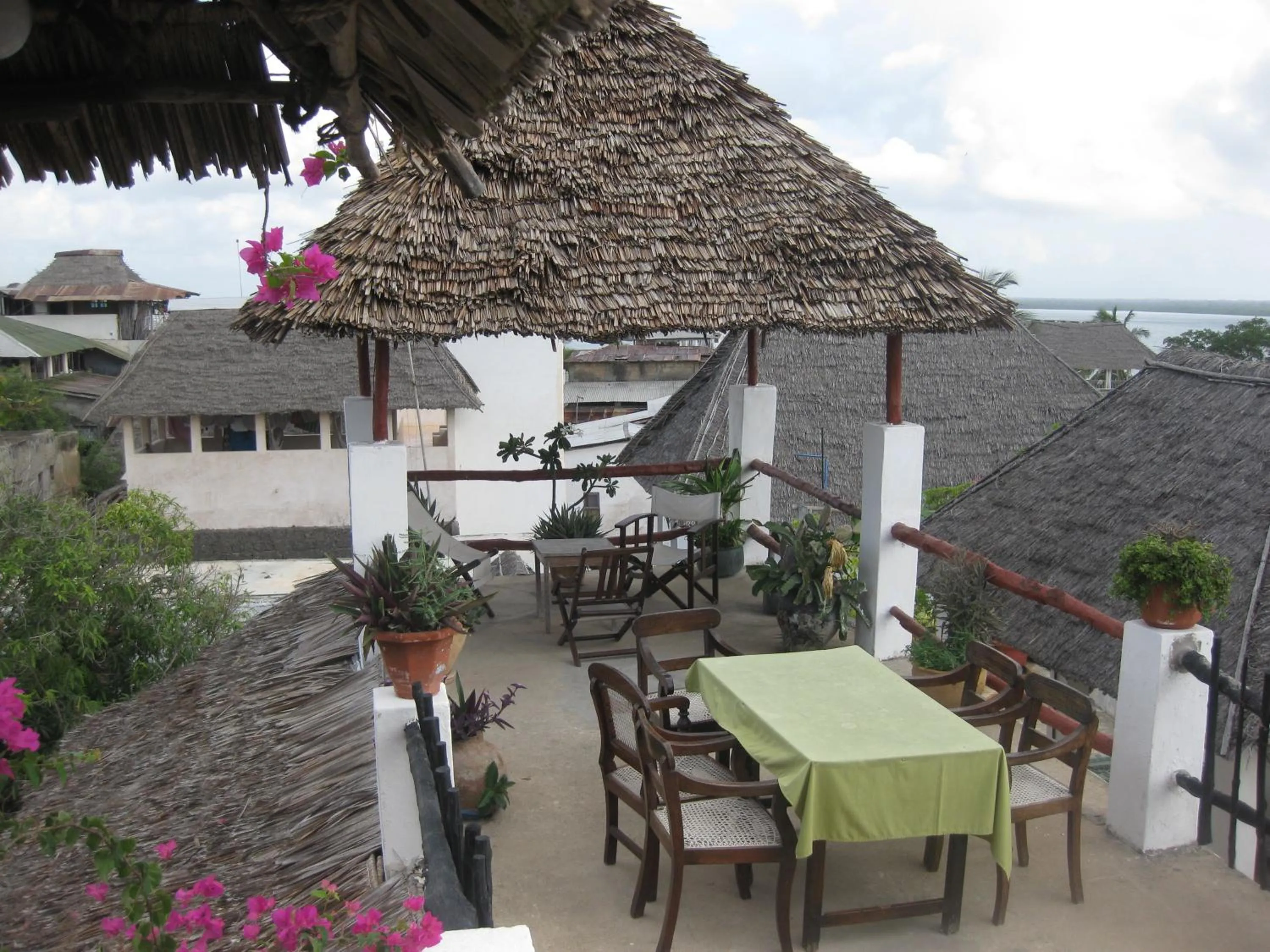 Restaurant/places to eat in Jannat House