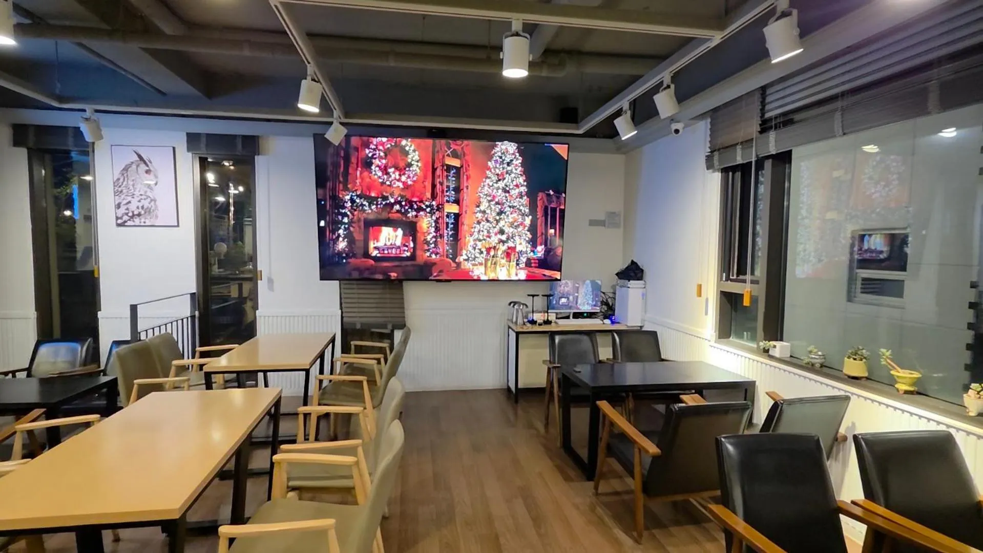 Restaurant/places to eat in JB Plus Hotel