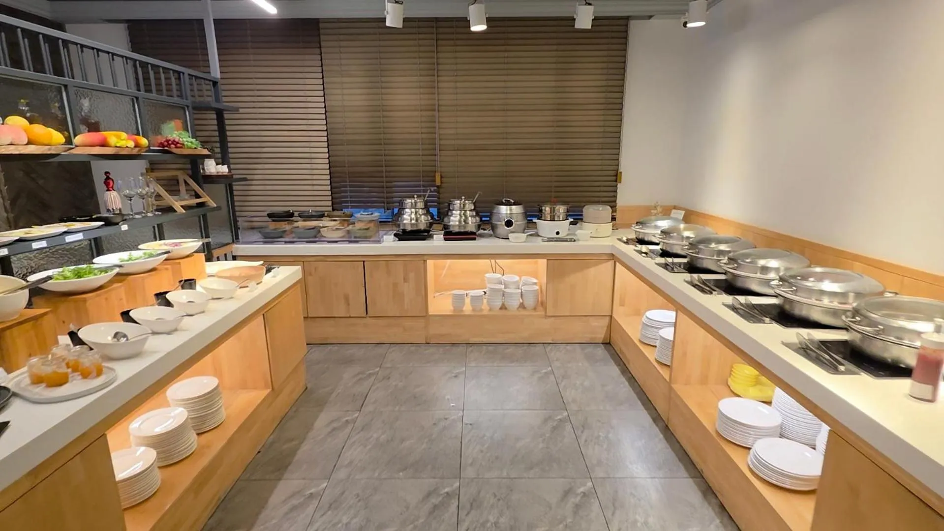 Restaurant/places to eat in JB Plus Hotel