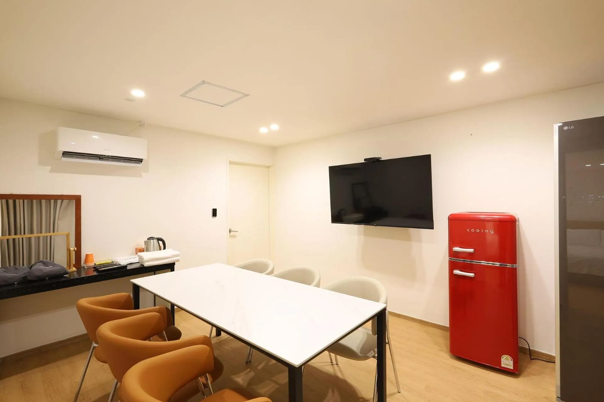 TV and multimedia in JB Plus Hotel