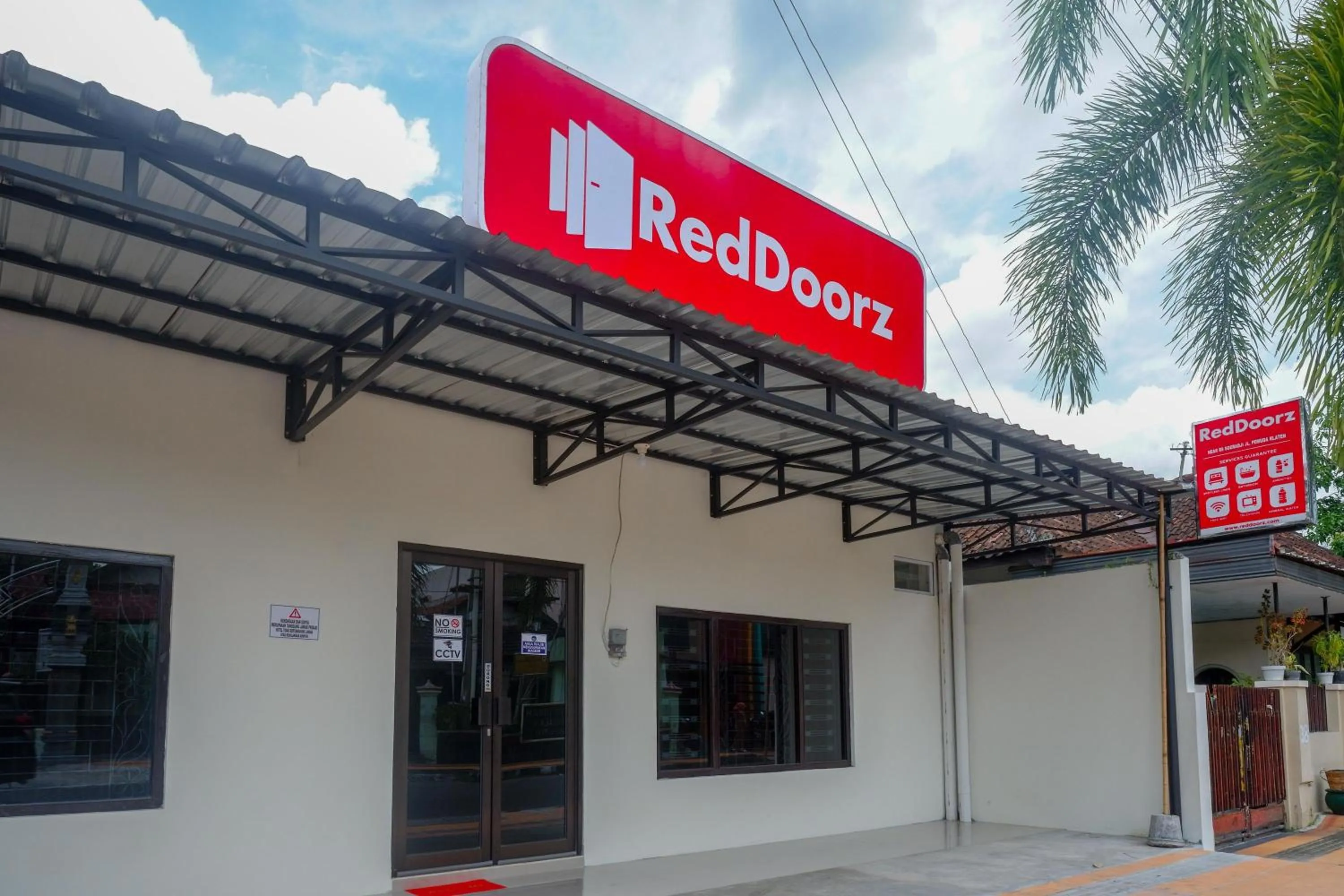 Property building in RedDoorz Syariah near RS Soeradji Pemuda Klaten