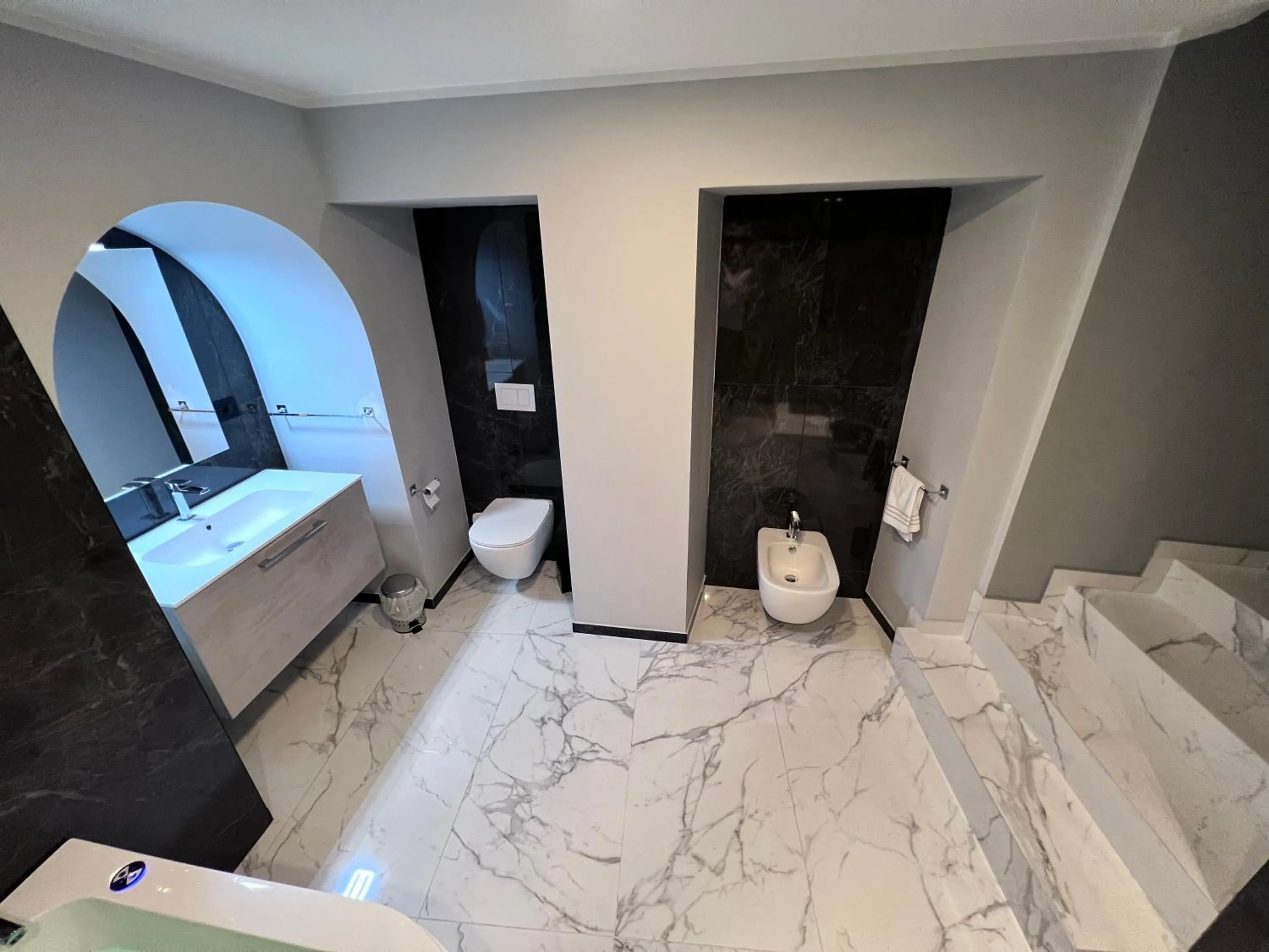 Bathroom in Le Porte luxury apartment