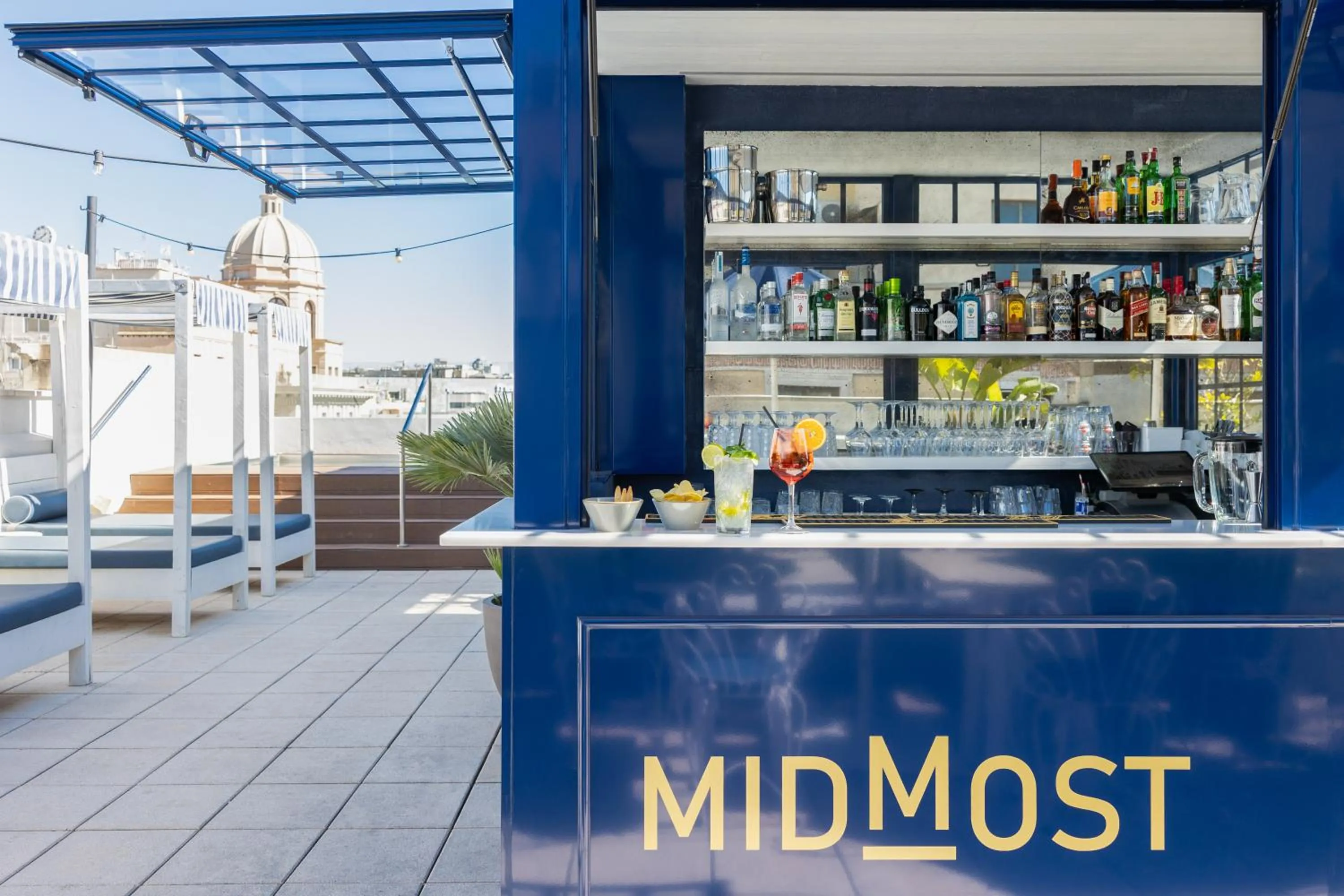 Balcony/Terrace in Hotel Midmost by Majestic Hotel Group