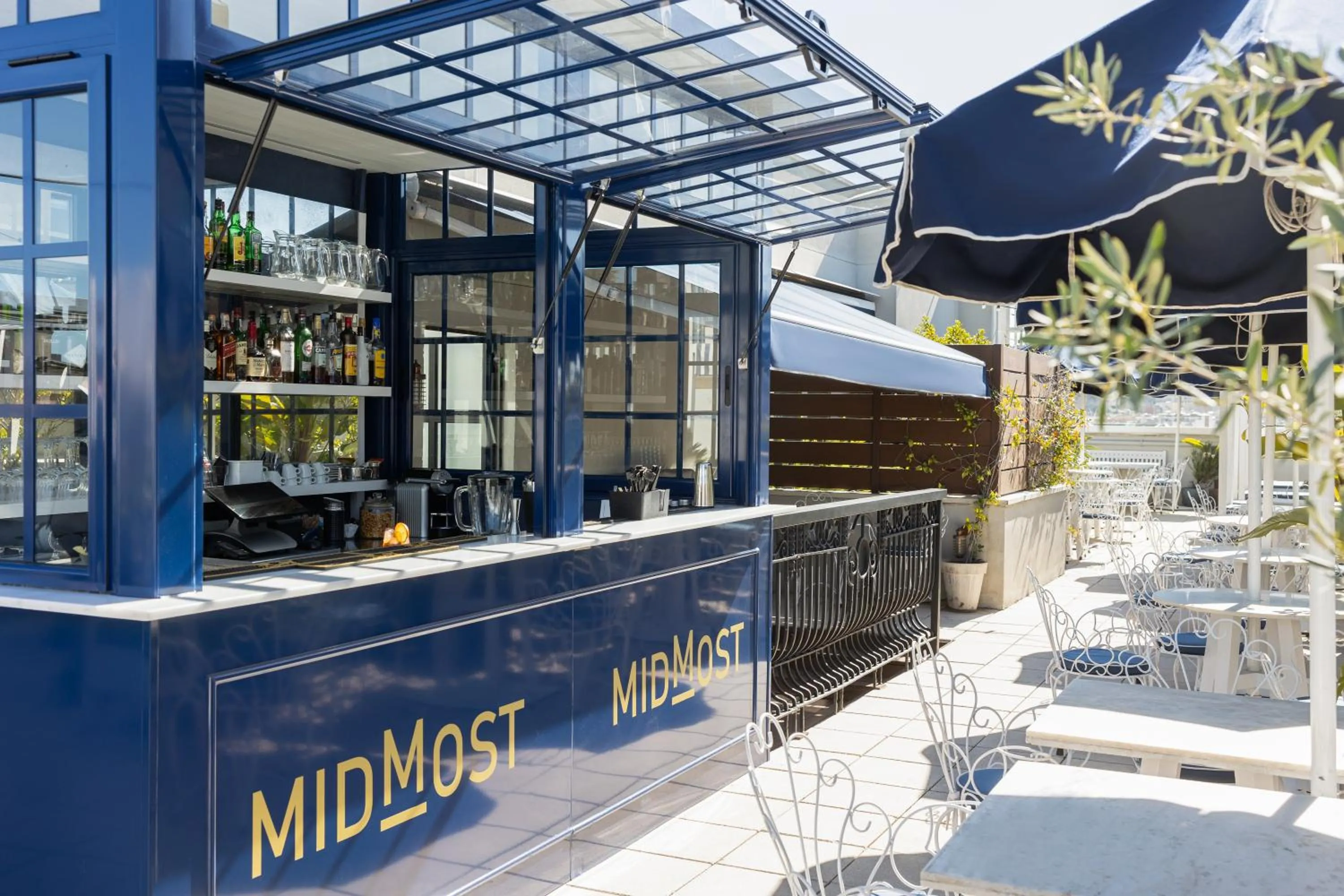 Balcony/Terrace in Hotel Midmost by Majestic Hotel Group