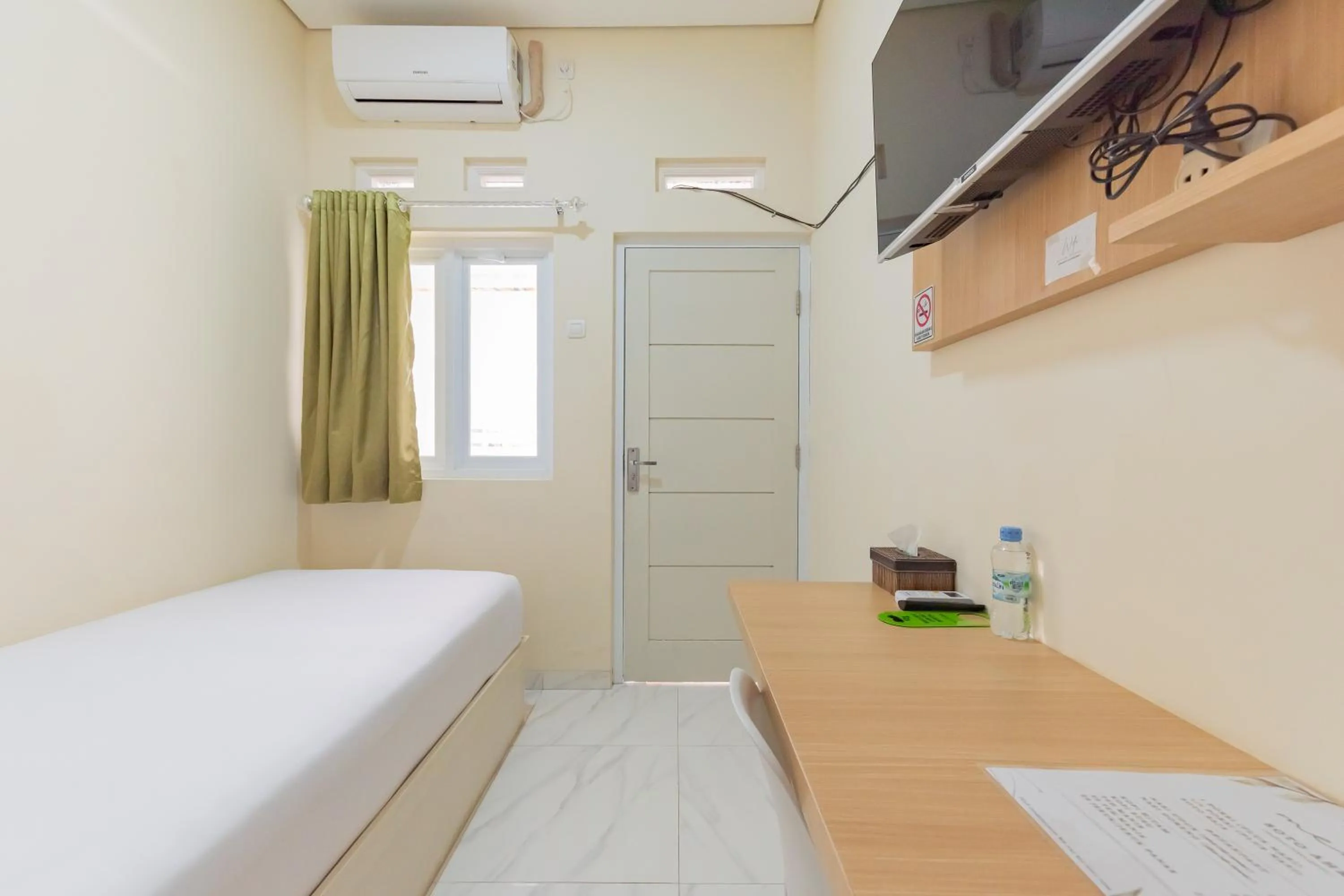 Bedroom, Bed in Urbanview Syariah Utami Inn Garut by RedDoorz