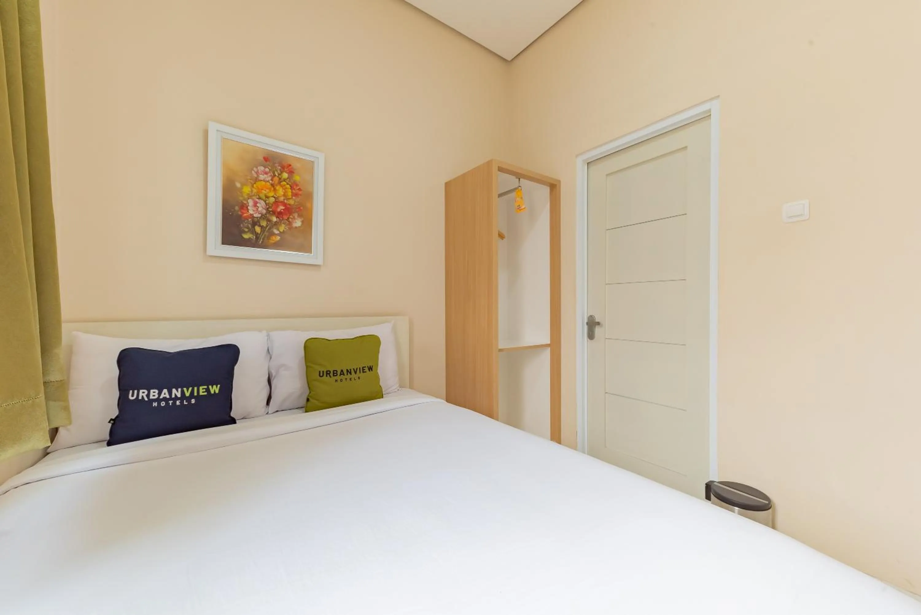 Bedroom, Bed in Urbanview Syariah Utami Inn Garut by RedDoorz