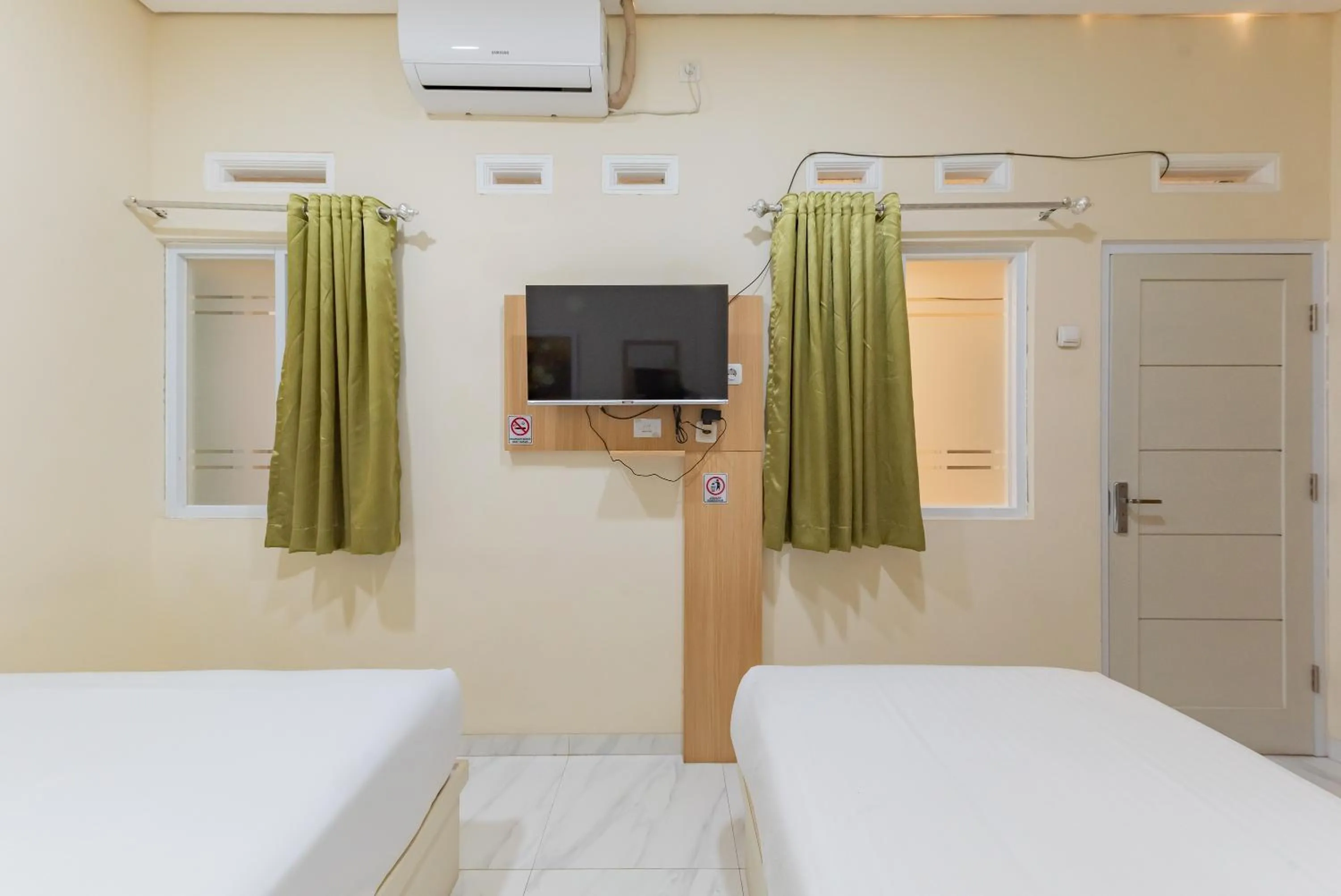 Bedroom, Bed in Urbanview Syariah Utami Inn Garut by RedDoorz