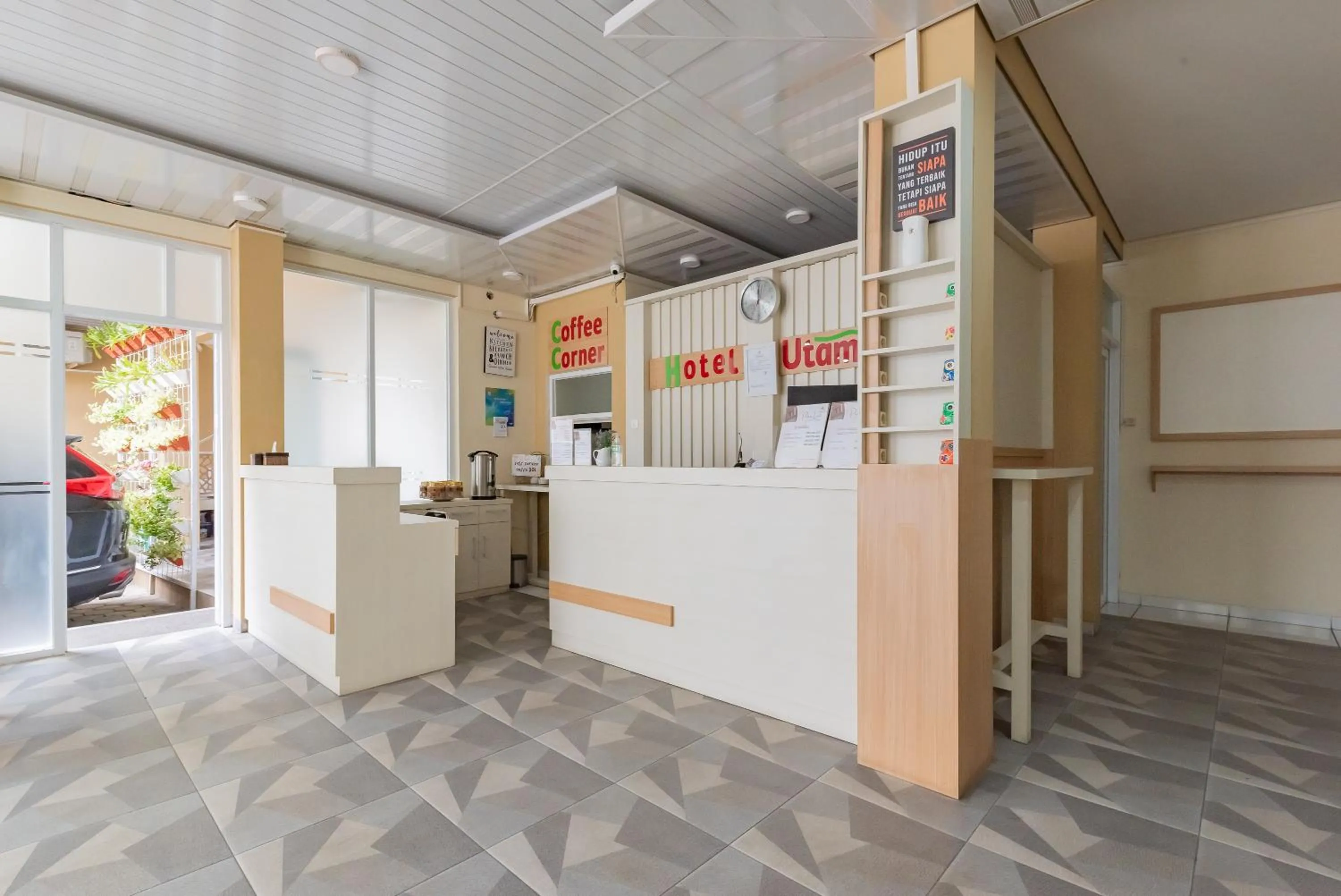 Lobby or reception in Urbanview Syariah Utami Inn Garut by RedDoorz