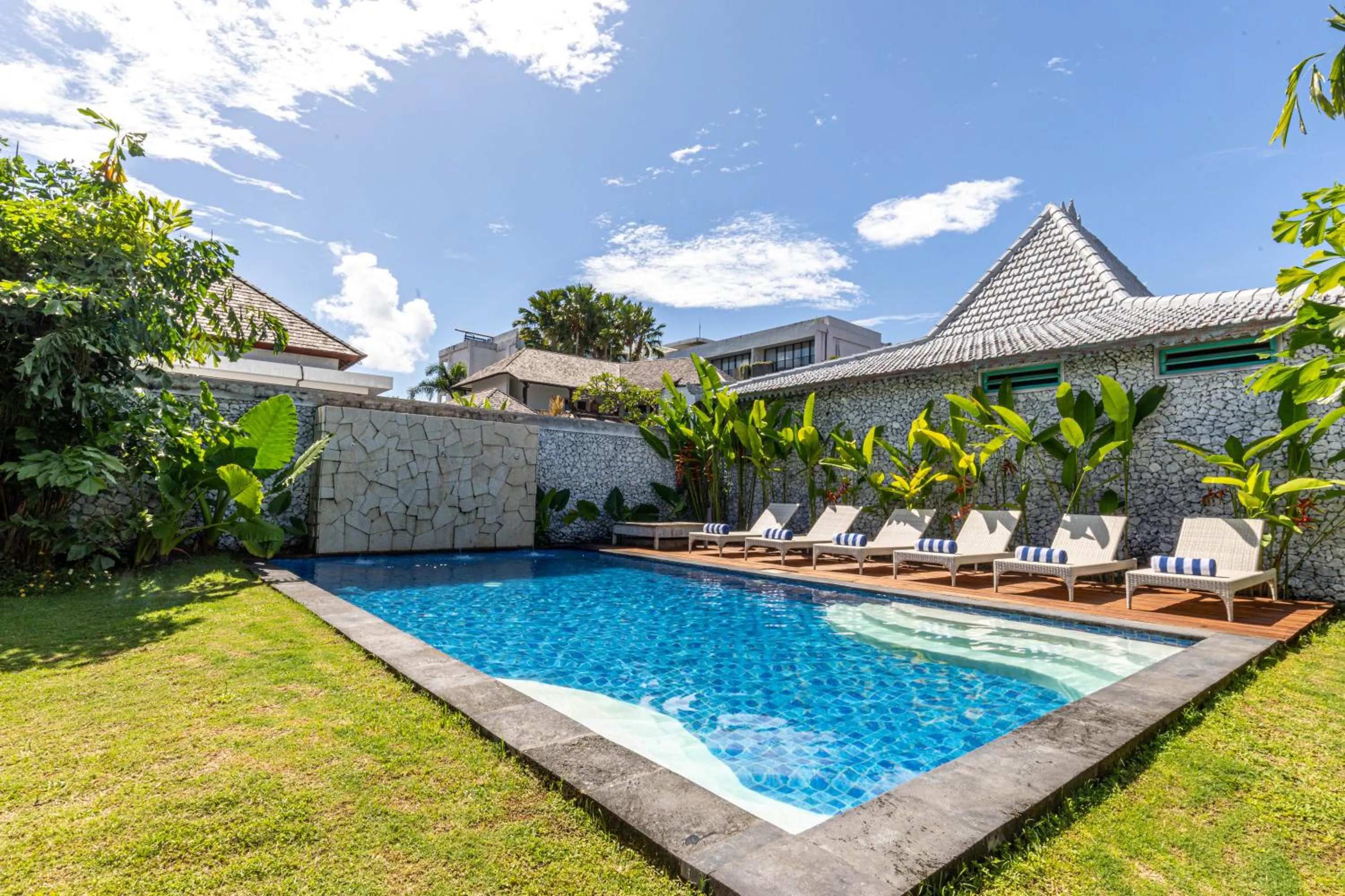 Property building in Casa Batu Belig