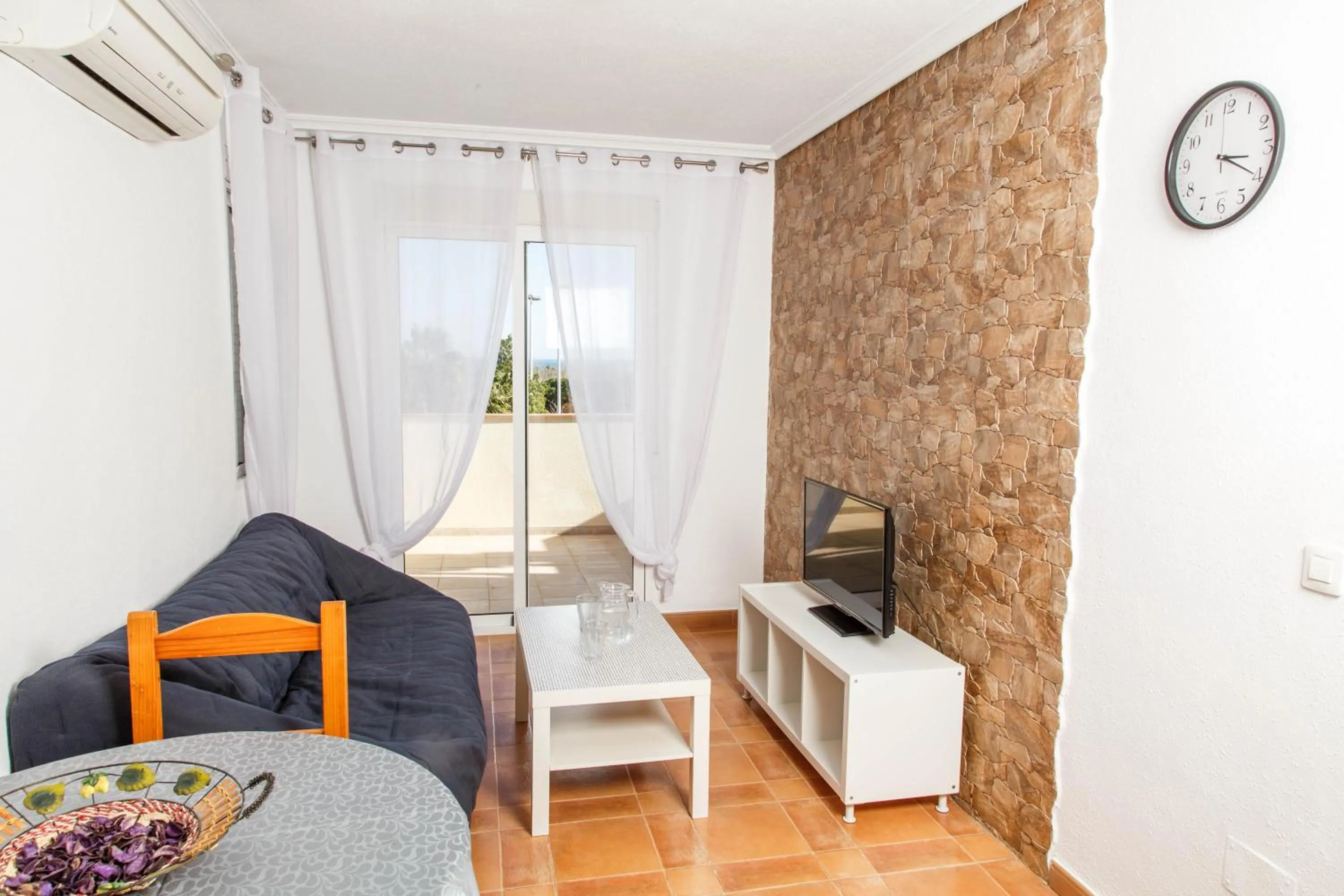 Communal lounge/ TV room in Laguna Salada Hotel Apartamento