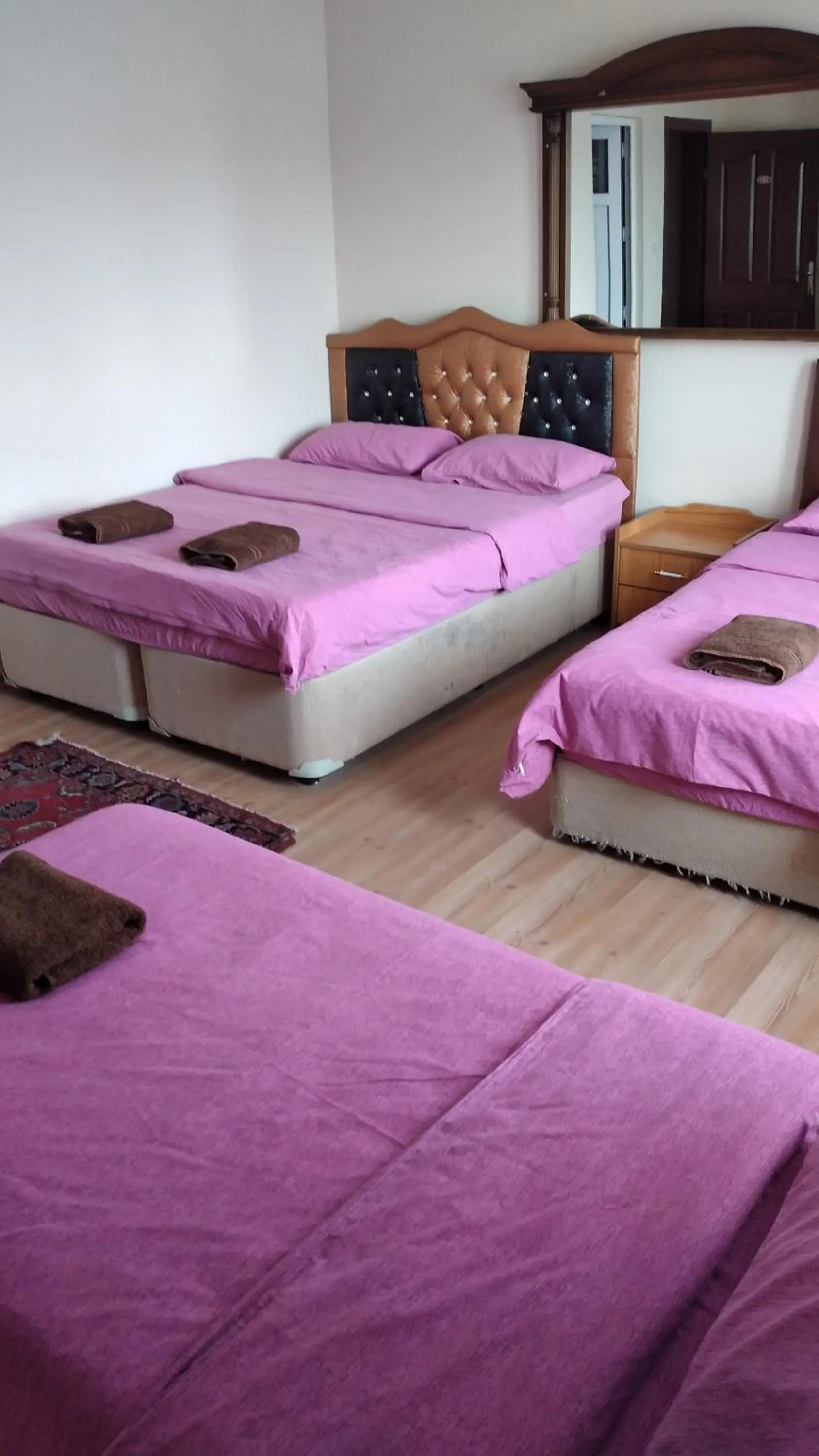 Photo of the whole room in Emre's Stone House