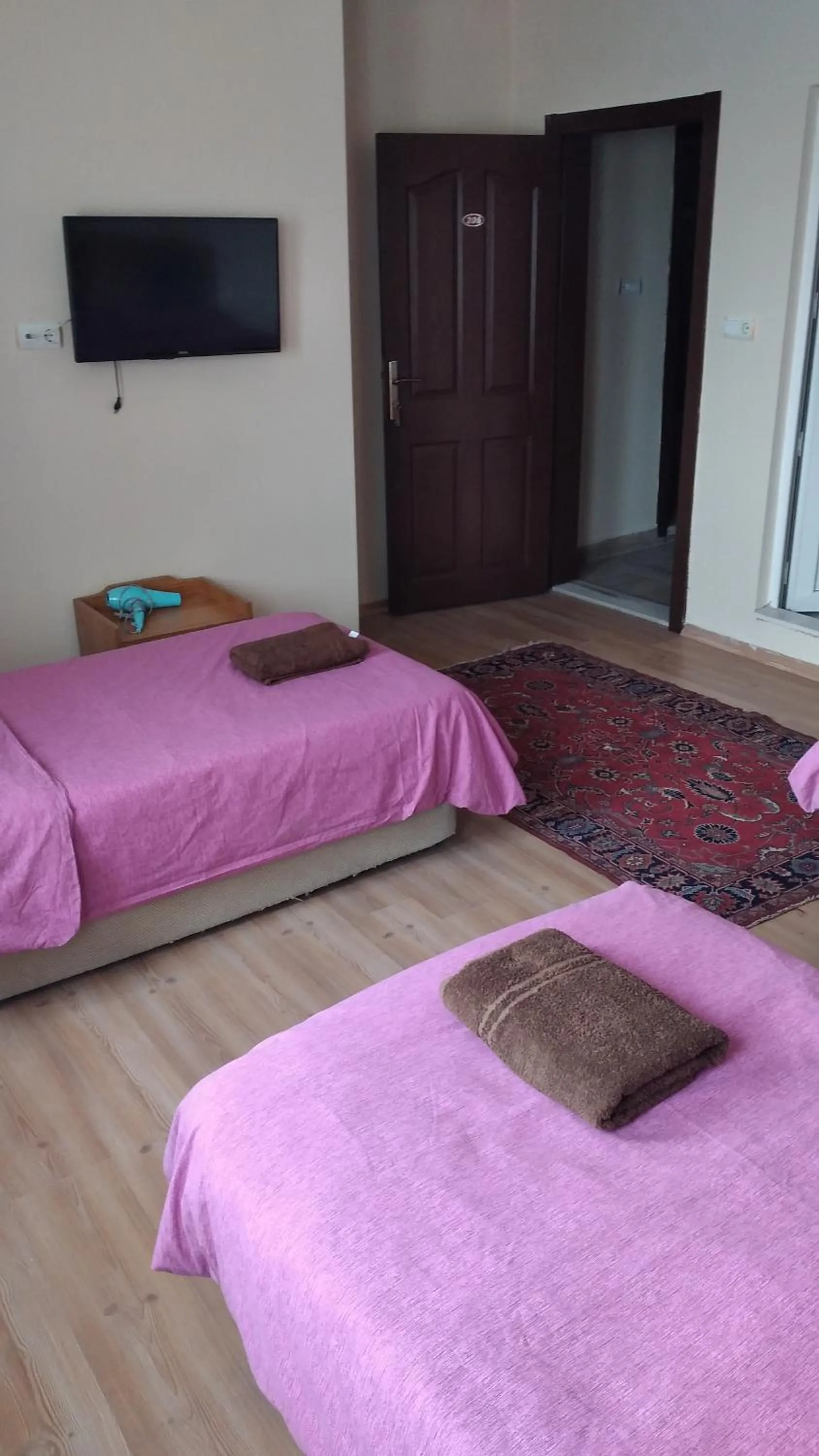 Photo of the whole room in Emre's Stone House