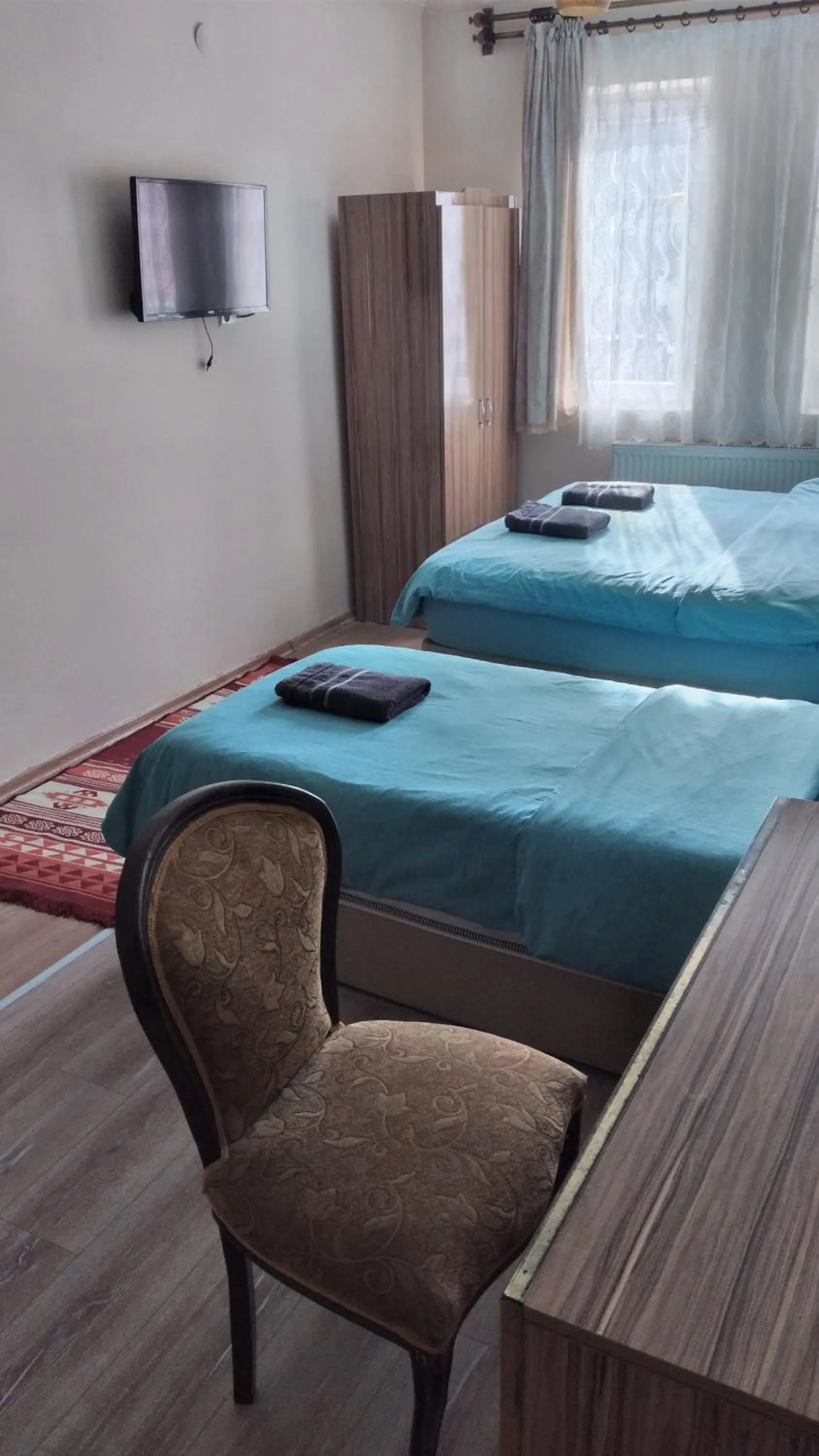 Photo of the whole room in Emre's Stone House