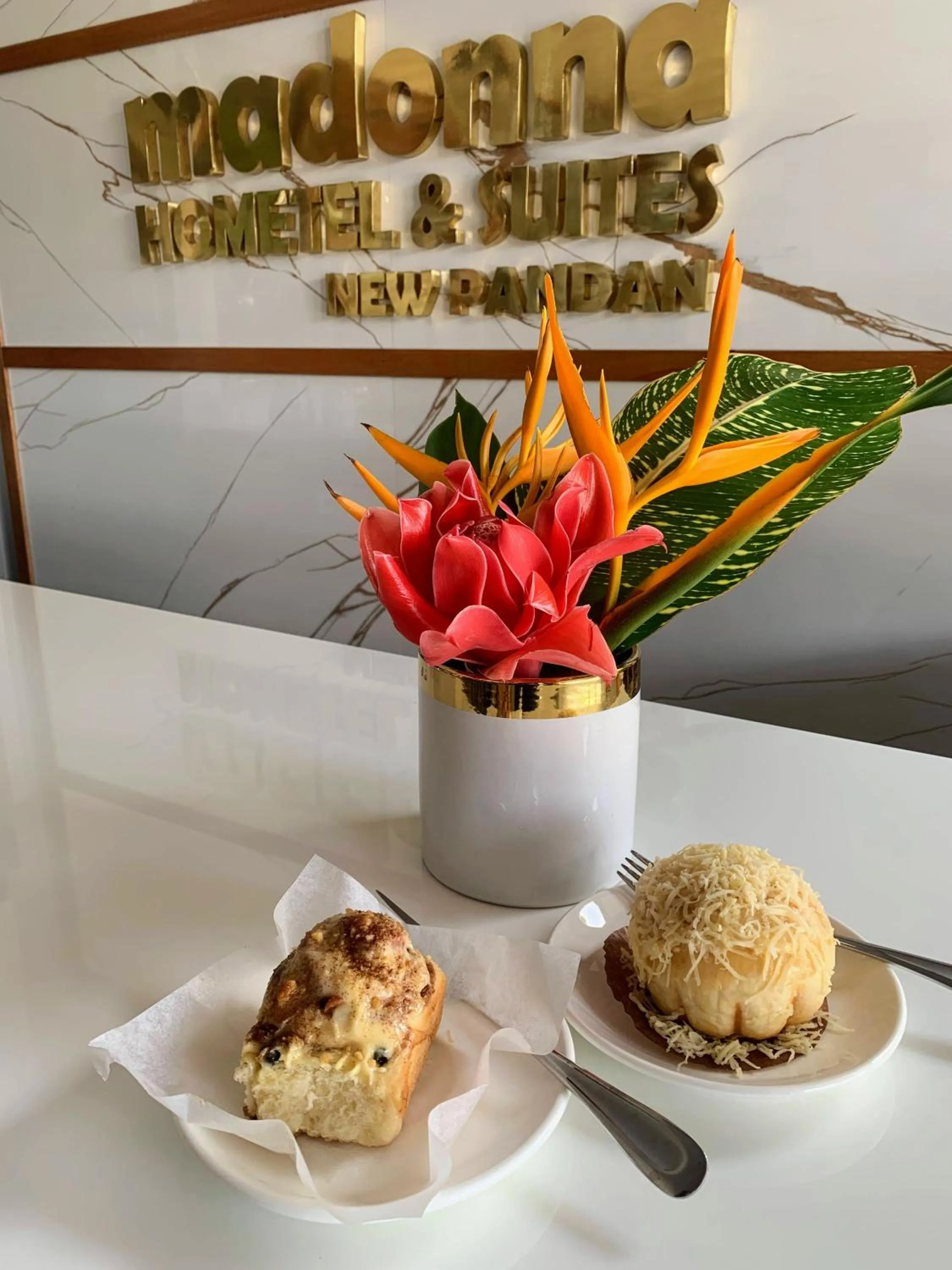 Restaurant/places to eat in Madonna Hometel and Suites New Pandan