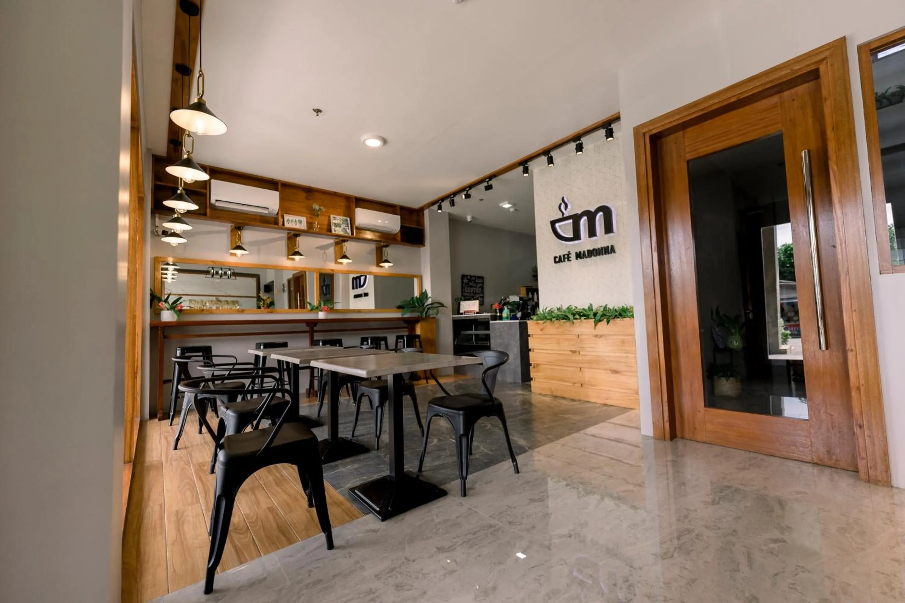 Restaurant/places to eat in Madonna Hometel and Suites New Pandan