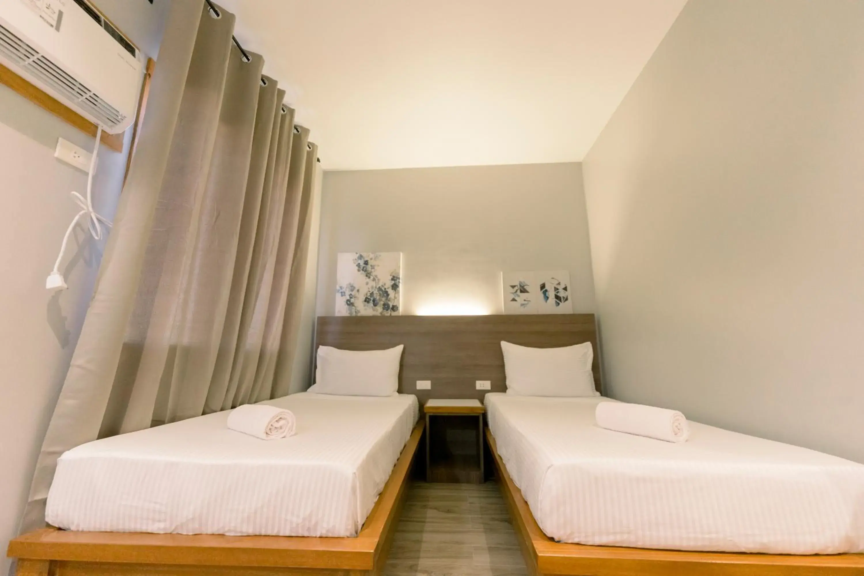 Deluxe Double Room with Two Double Beds in Madonna Hometel and Suites New Pandan Deluxe Double Room with Two Double Beds in Madonna Hometel and Suites New Pandan