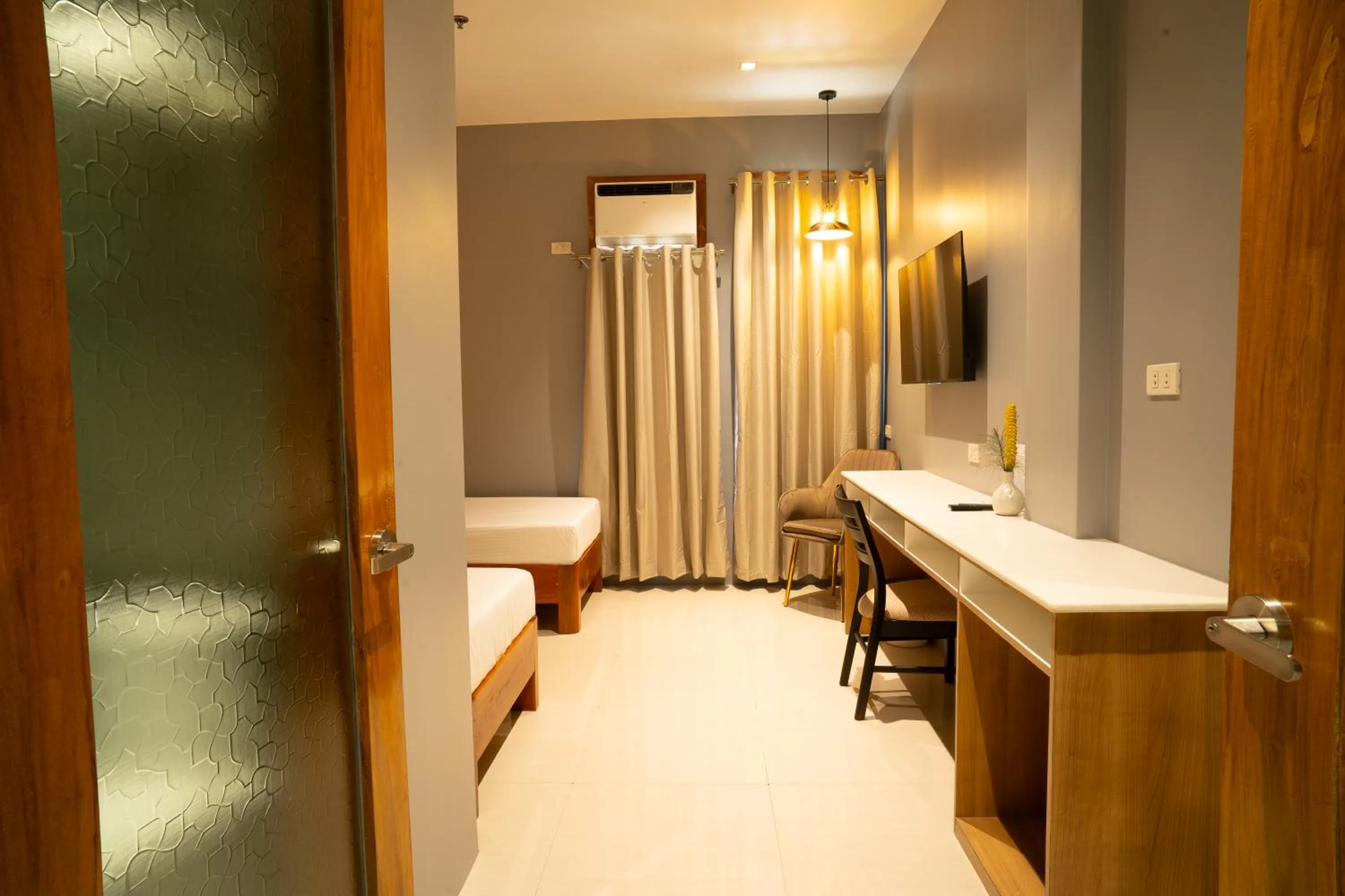 TV and multimedia, Bed in Madonna Hometel and Suites New Pandan