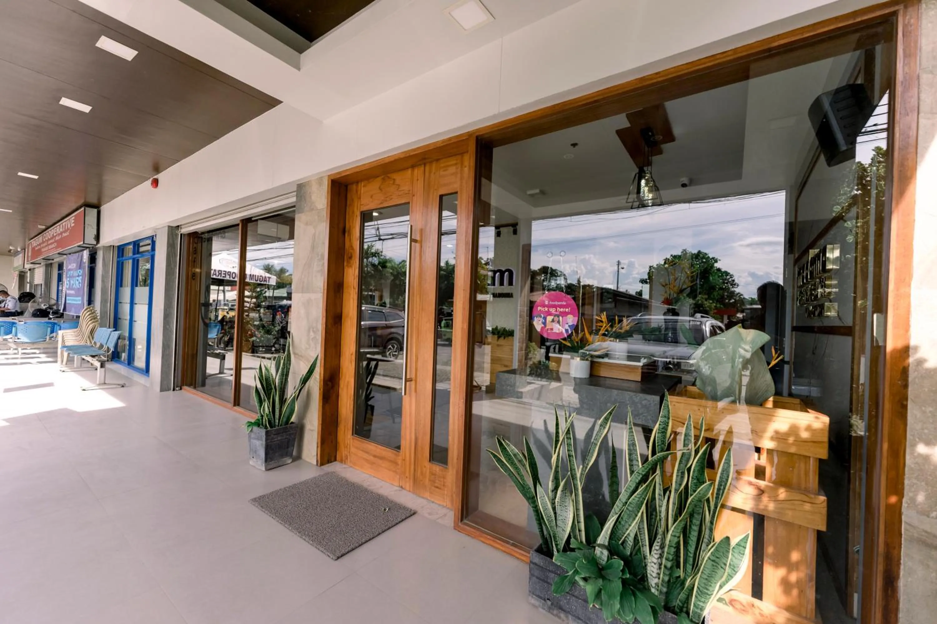 Property building in Madonna Hometel and Suites New Pandan